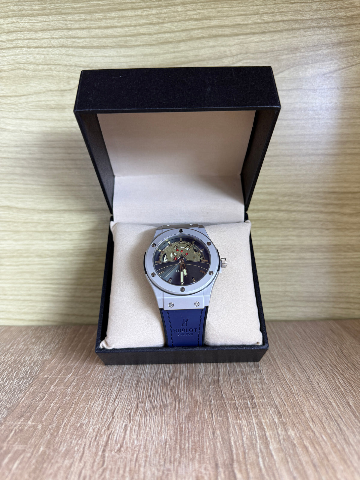 HUBLOT SKELETONE HOMMES BOITE SIMPLE