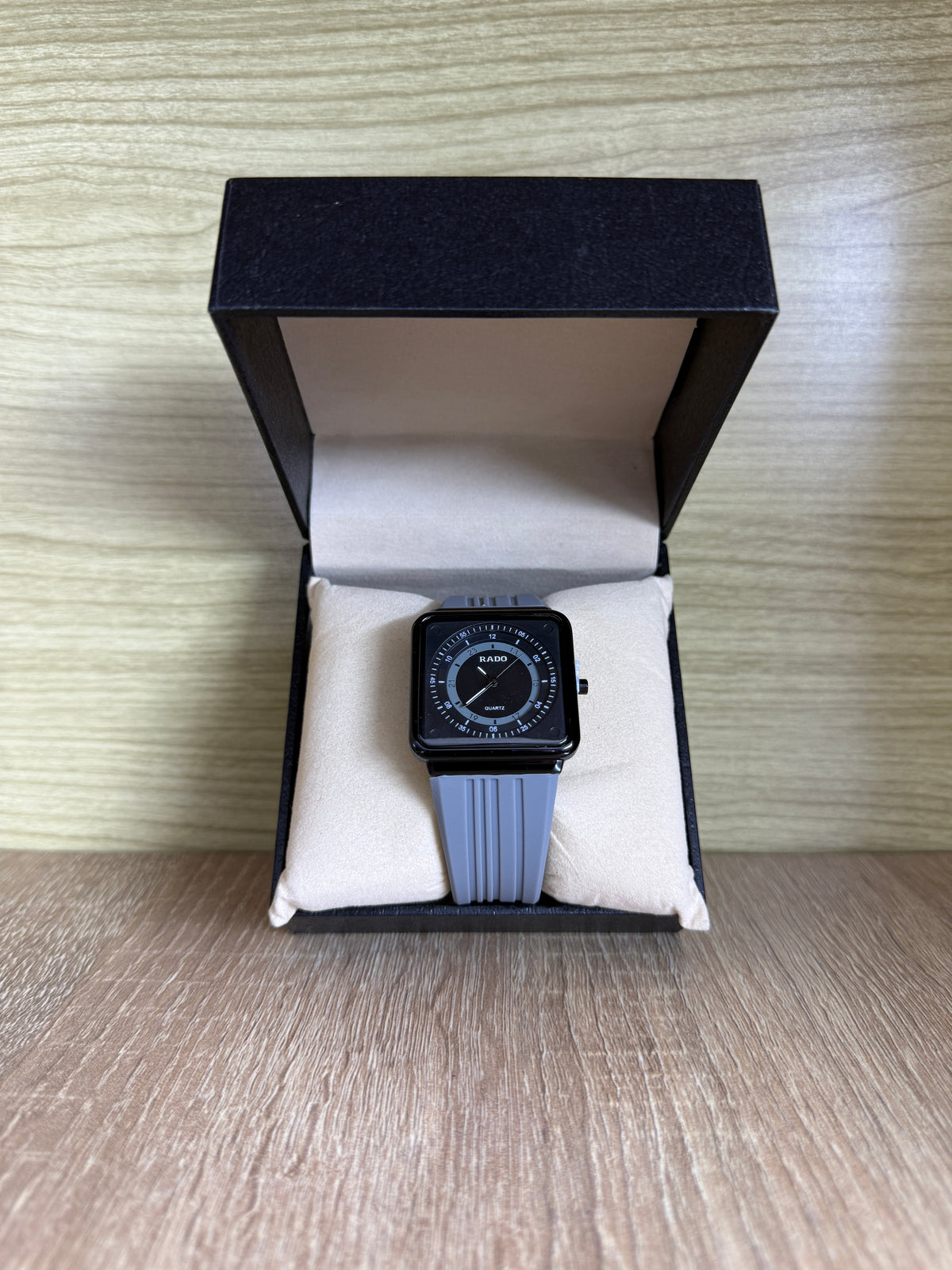 MONTRE RADO CARRE HOMMES BOITE SIMPLE