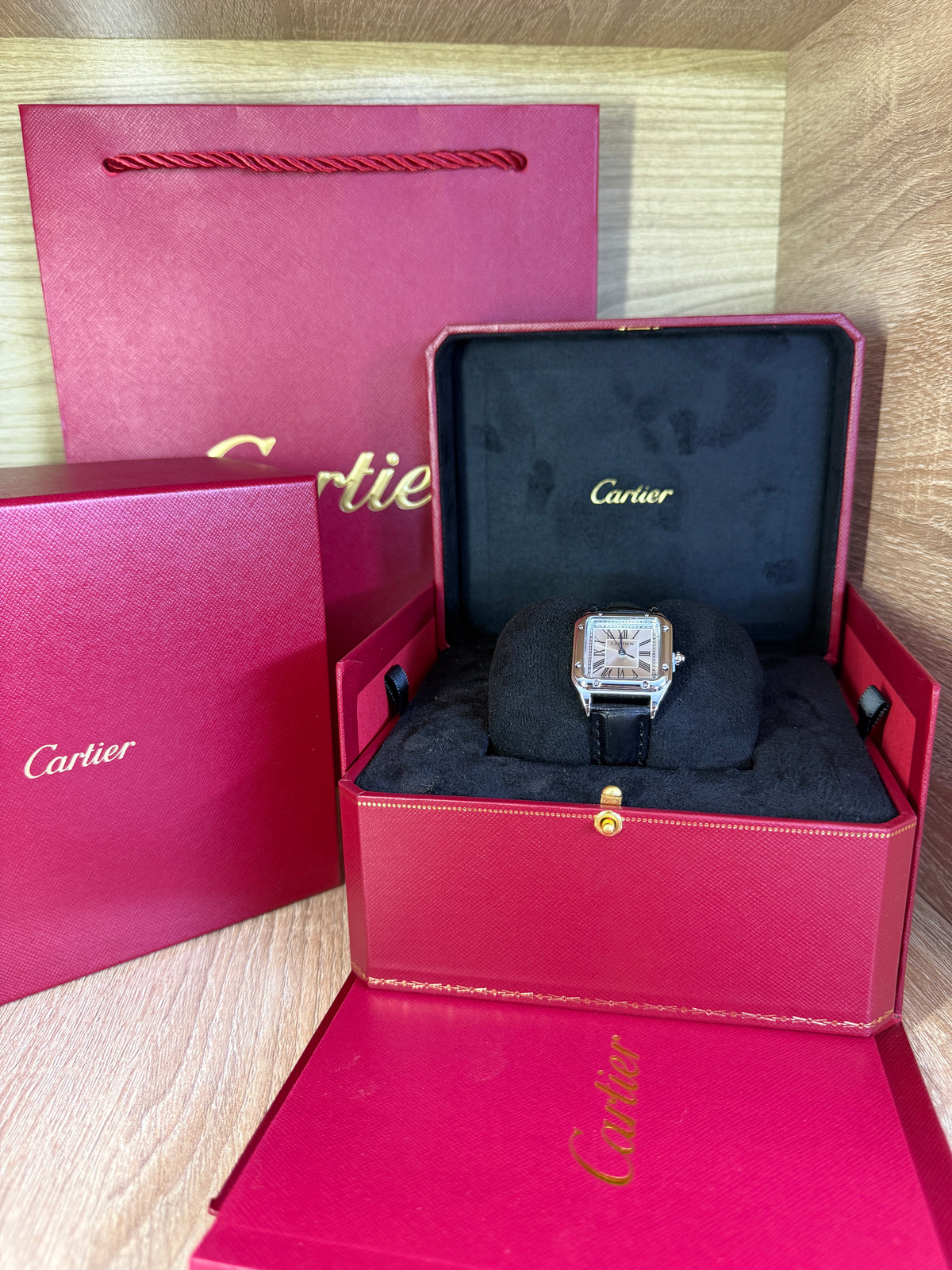 CARTIER SANTOS FEMMES CARRE CUIR AVEC COFFRET
