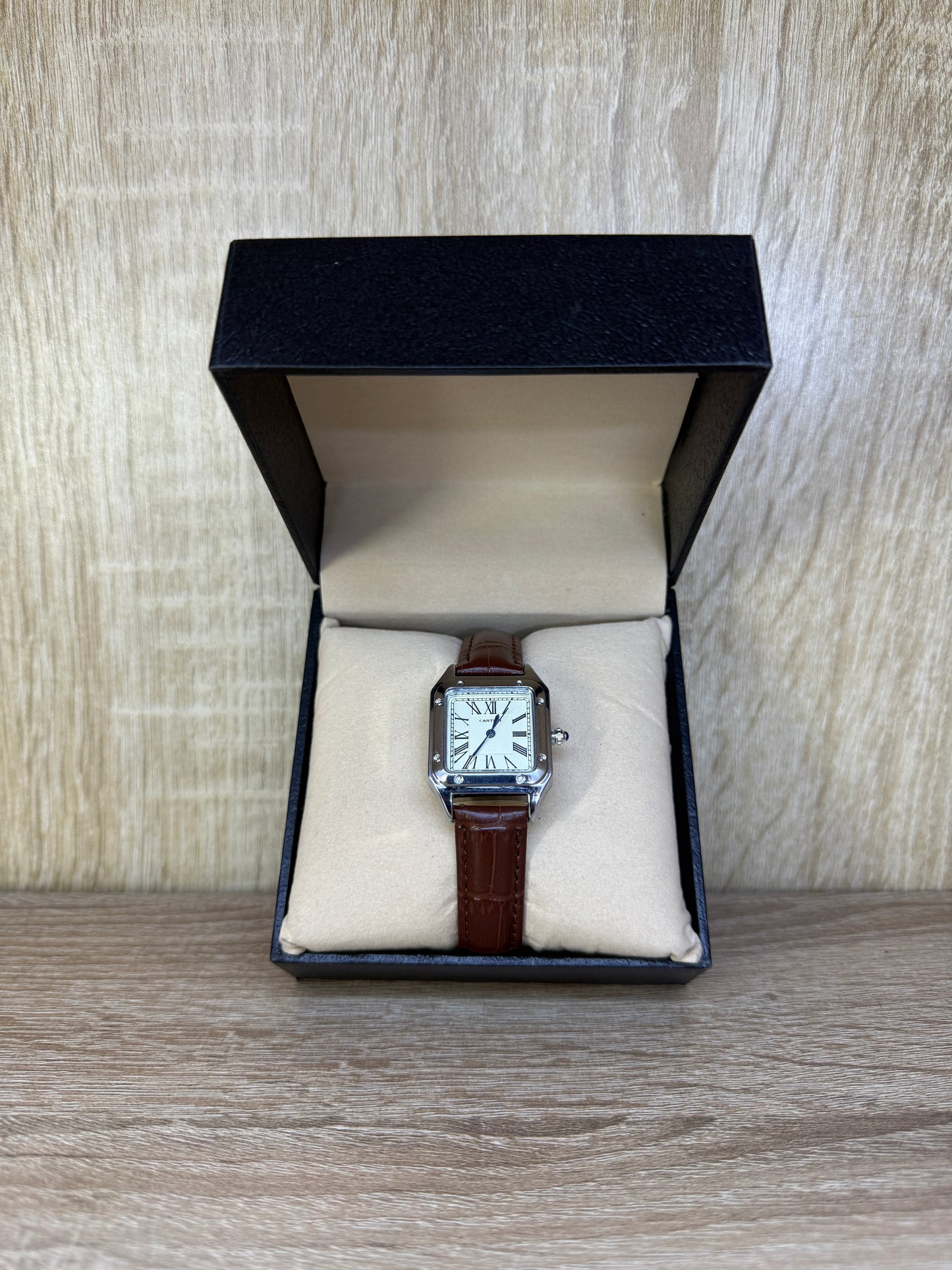 CARTIER SANTOS FEMMES CARRE CUIR BOITE SIMPLE