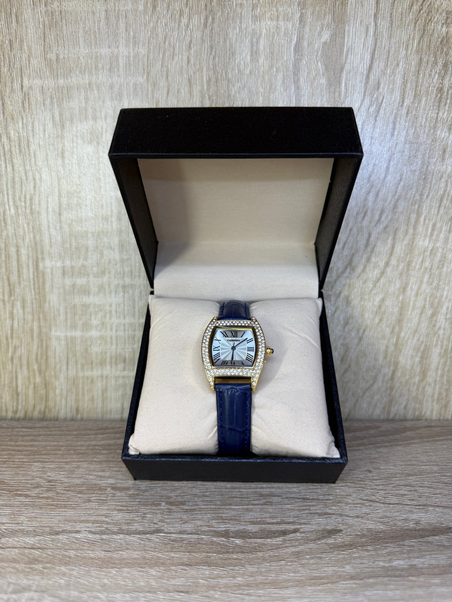 CARTIER FEMMES TONNEAU BOITE SIMPLE