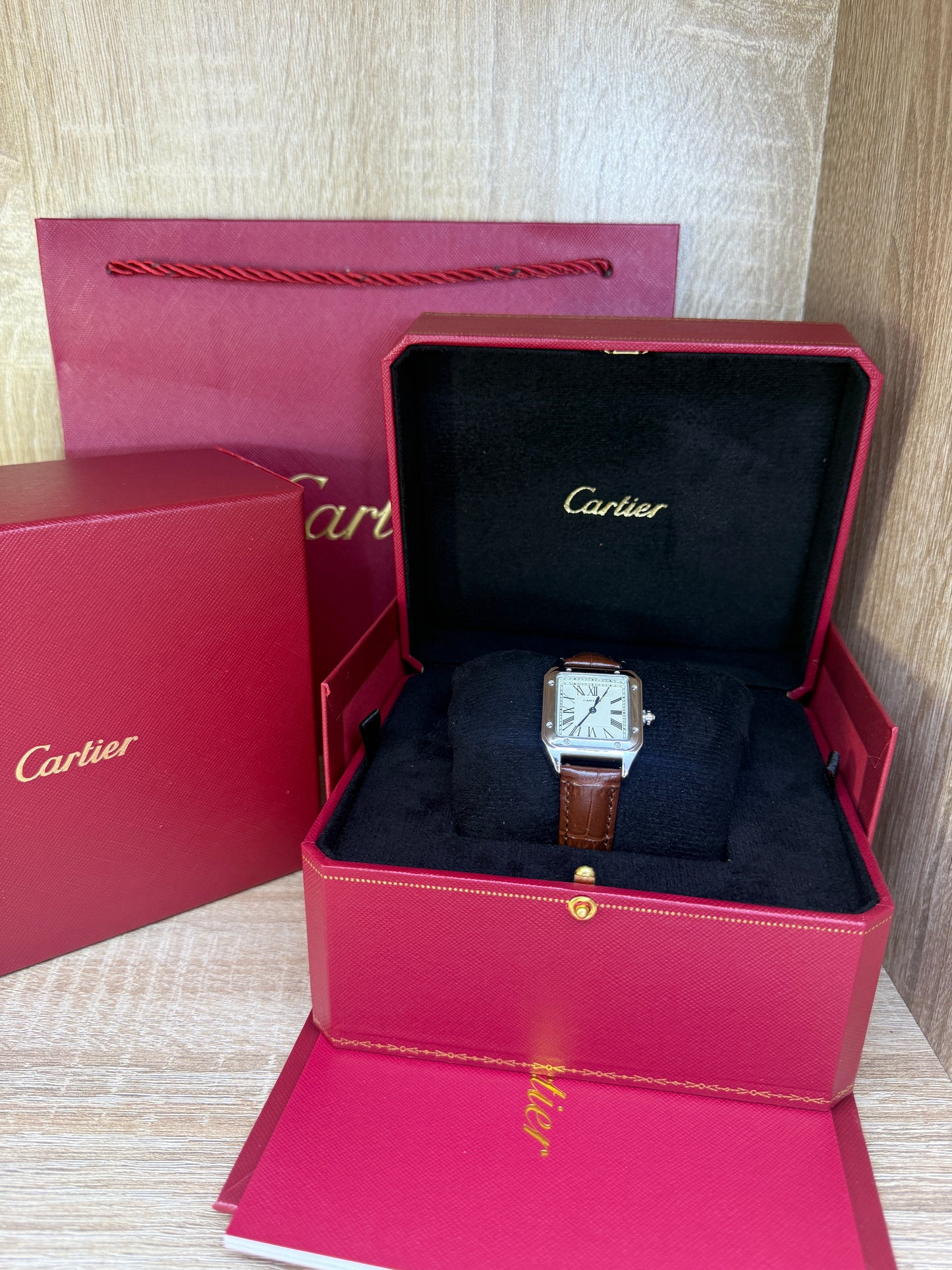 CARTIER SANTOS FEMMES CARRE CUIR AVEC COFFRET