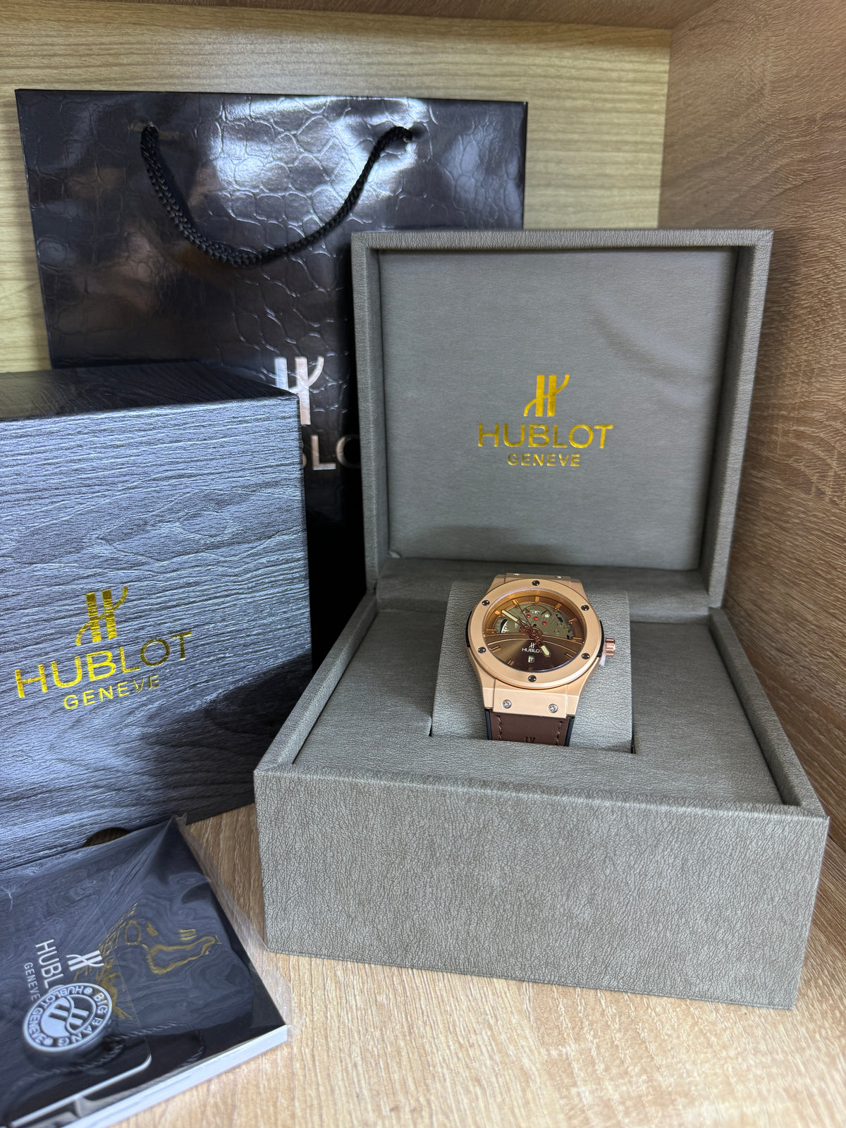 HUBLOT SKELETONE HOMMES AVEC COFFRET