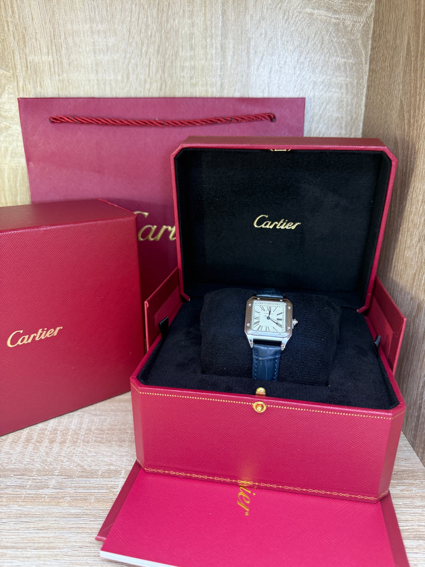 CARTIER SANTOS FEMMES CARRE CUIR AVEC COFFRET