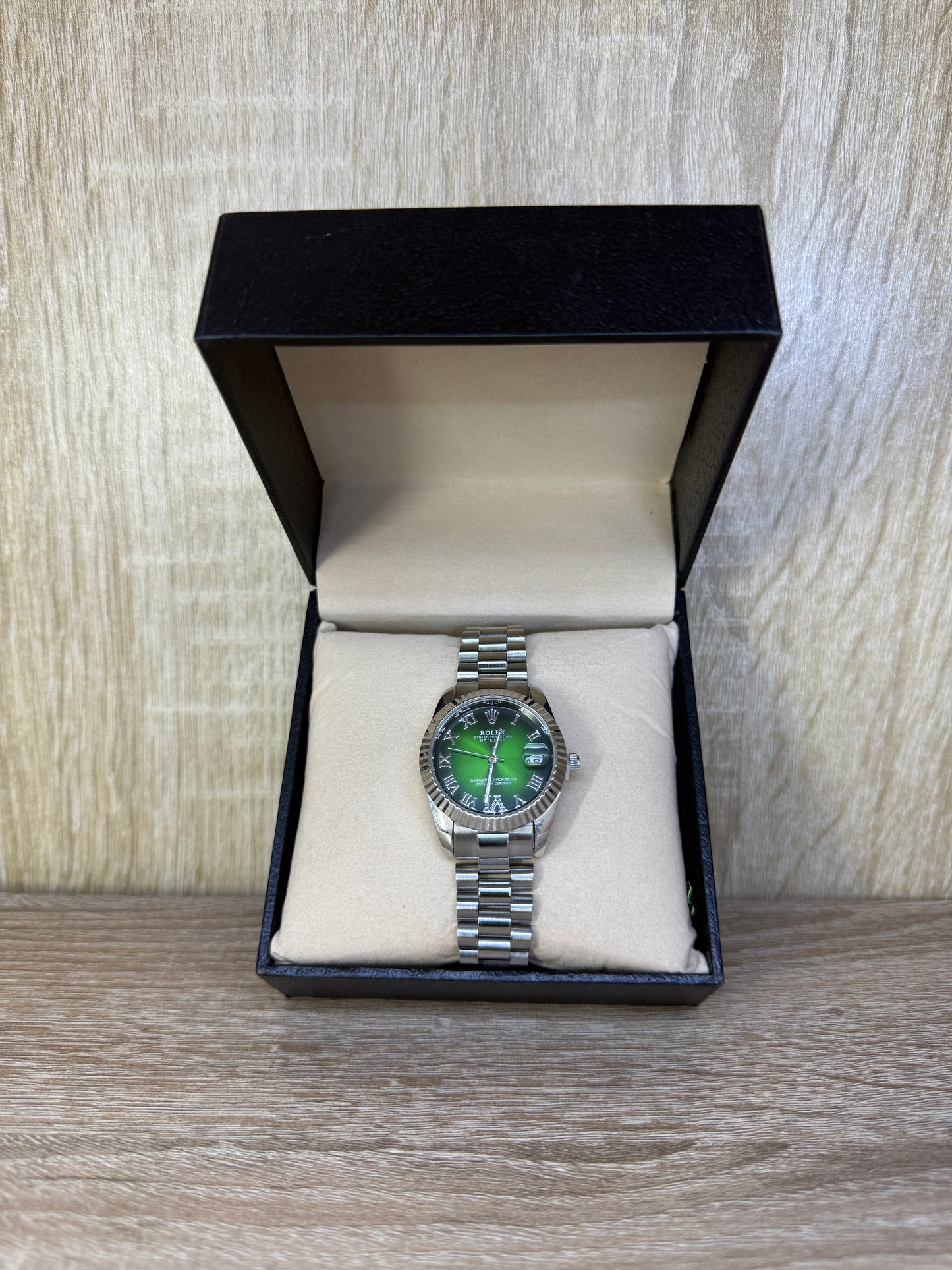ROLEX FEMMES GRIS TABLEAU VERT CHIFFRE ROMAIN BOITE SIMPLE