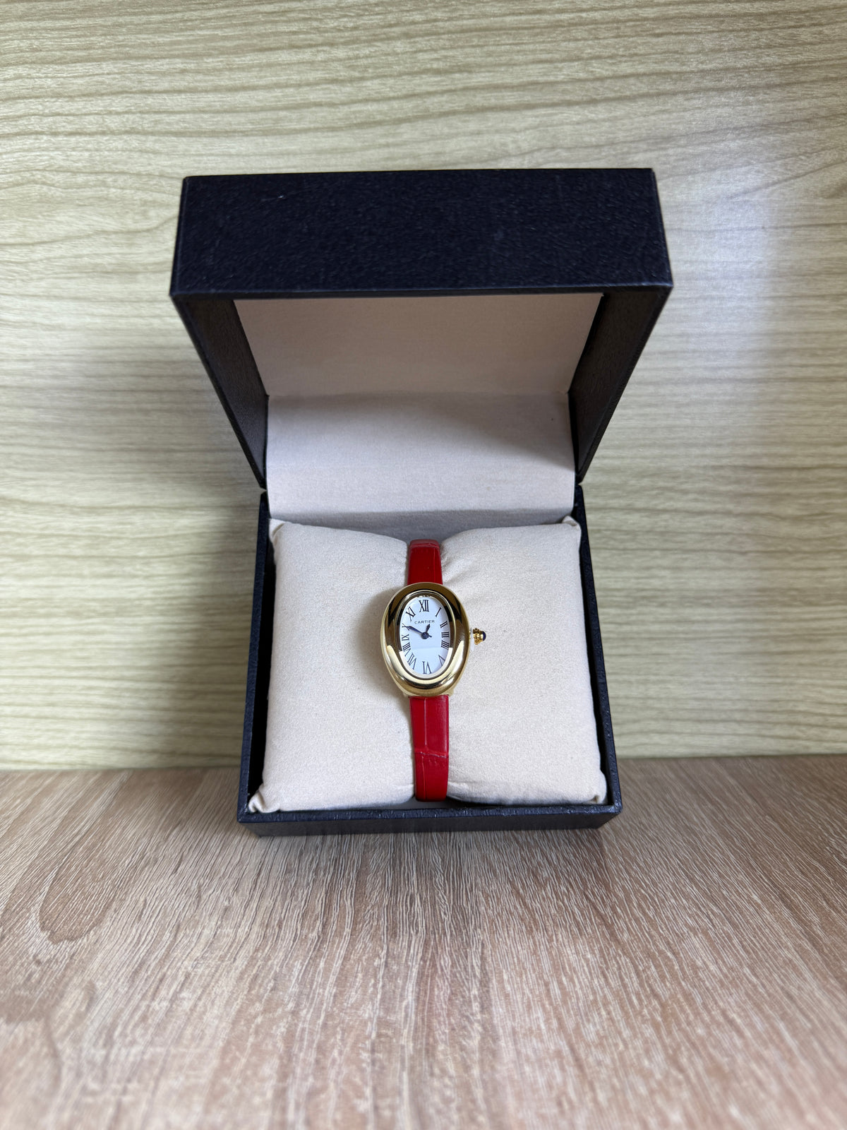 CARTIER FEMMES OVAL CUIR BOITE SIMPLE