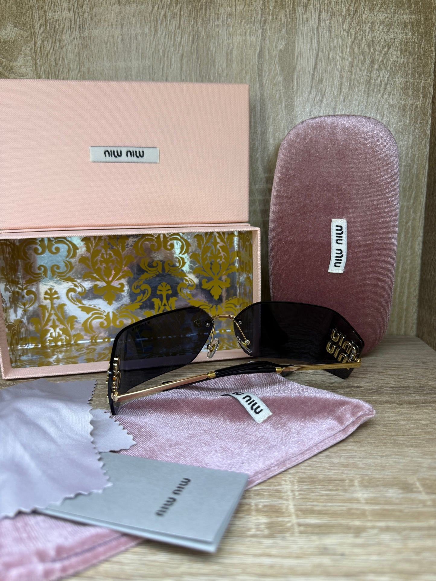 LUNETTES MIUMIU FEMMES 4 NOIR AVEC PACKAGING