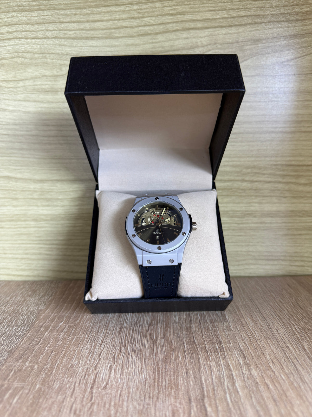 HUBLOT SKELETONE HOMMES BOITE SIMPLE