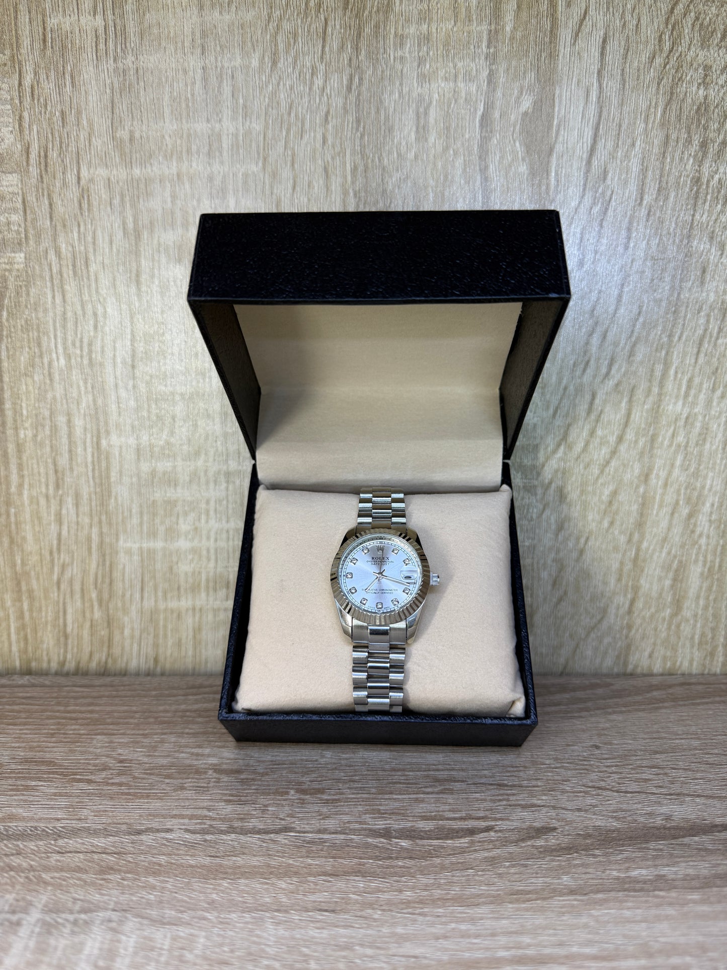 ROLEX FEMMES GRIS BLANC BOITE SIMPLE