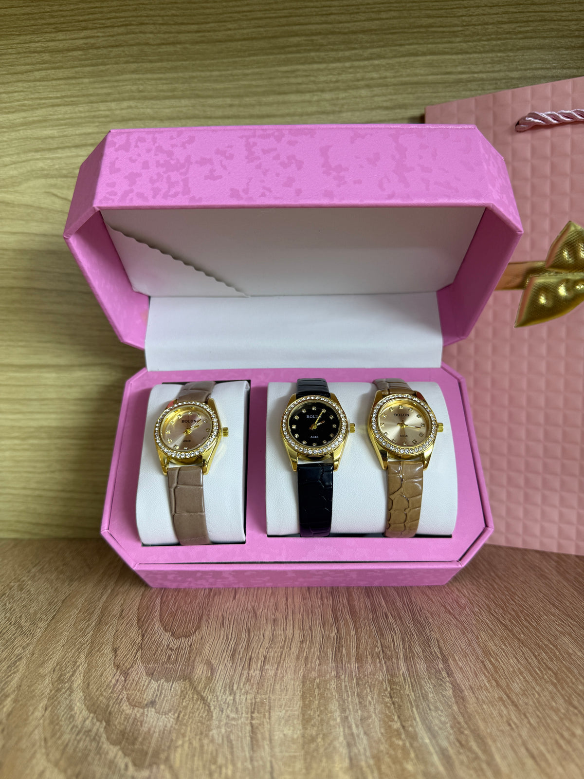 PACK FEMMES ROSE 3 MONTRES AVEC SACHET