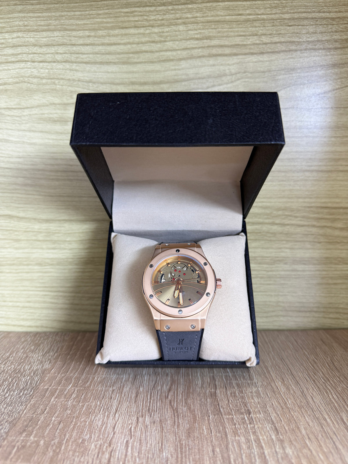 HUBLOT SKELETONE HOMMES BOITE SIMPLE