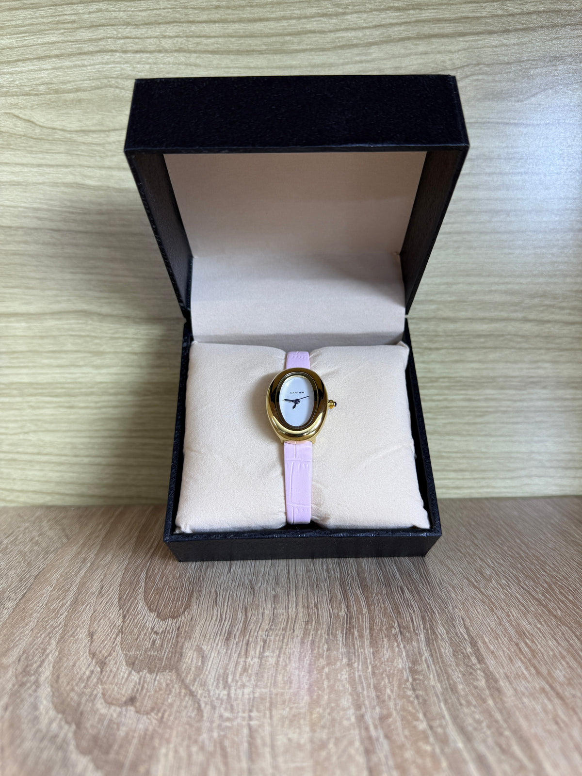 CARTIER FEMMES OVAL CUIR 2 BOITE SIMPLE