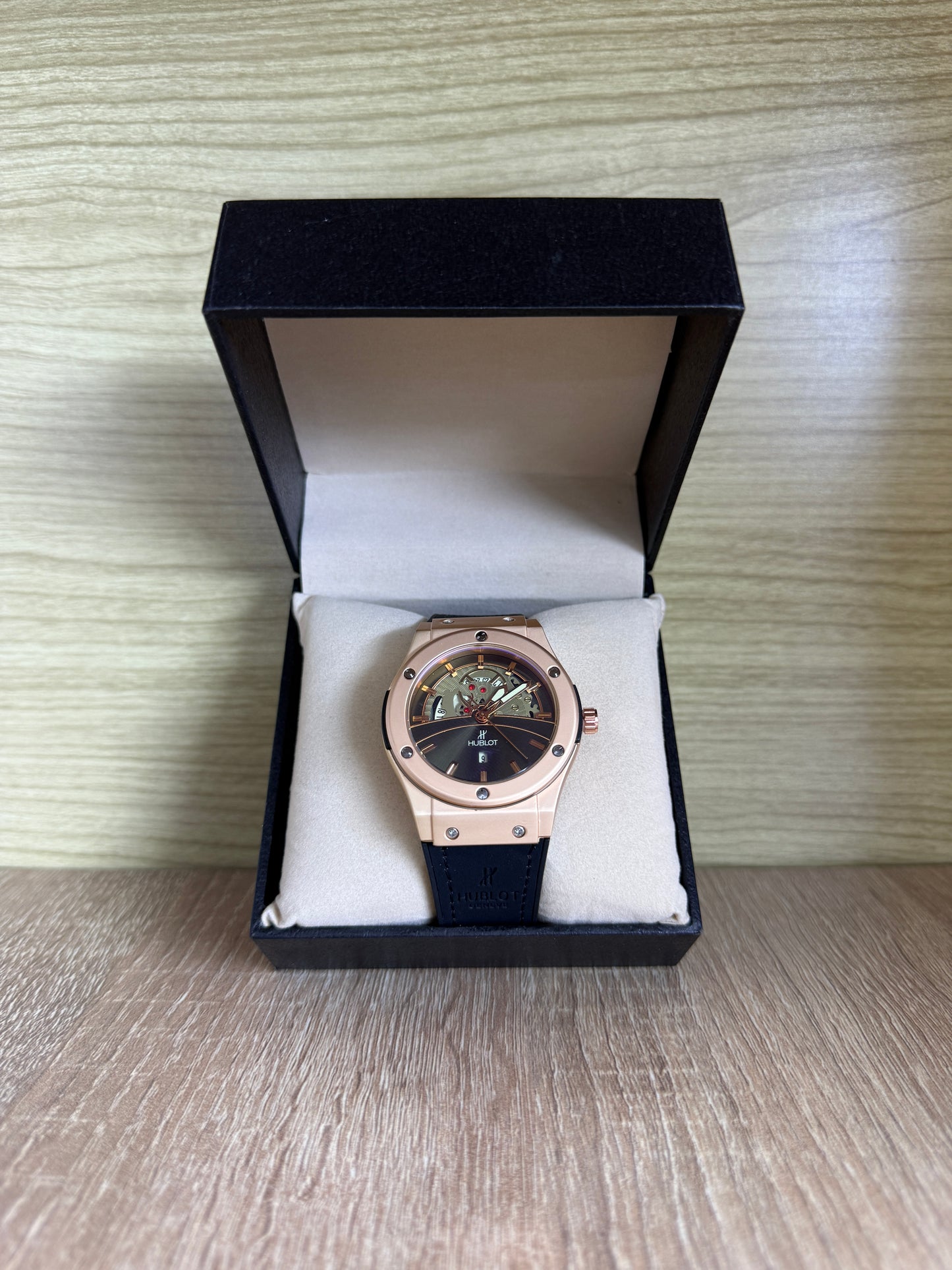HUBLOT SKELETONE HOMMES BOITE SIMPLE