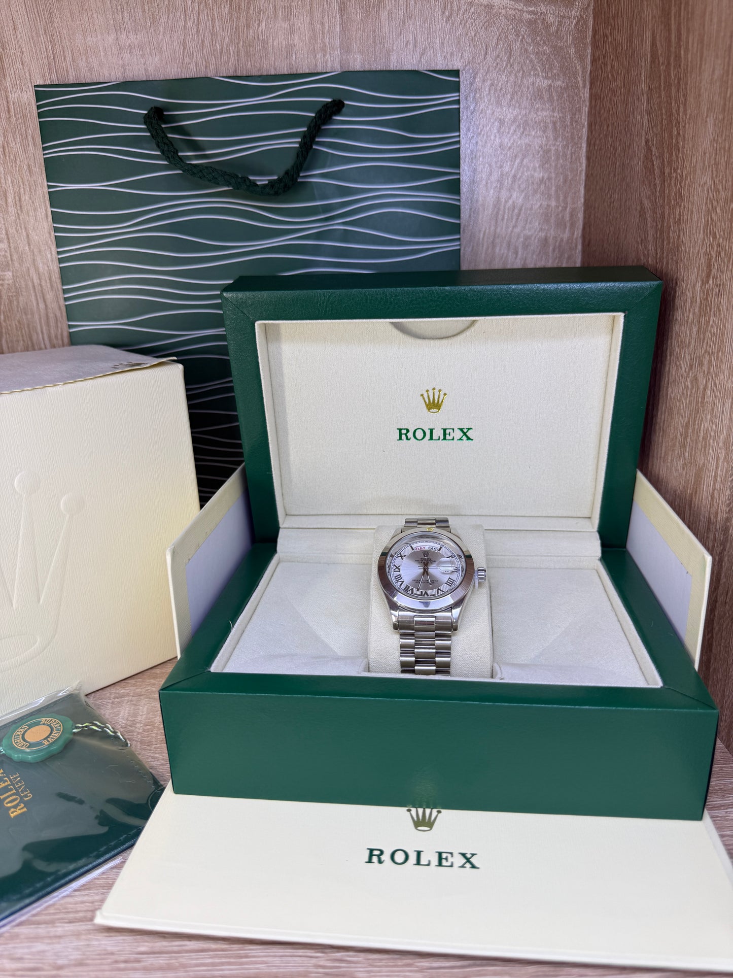 ROLEX HOMMES CHIFFRE ROMAIN AVEC COFFRET