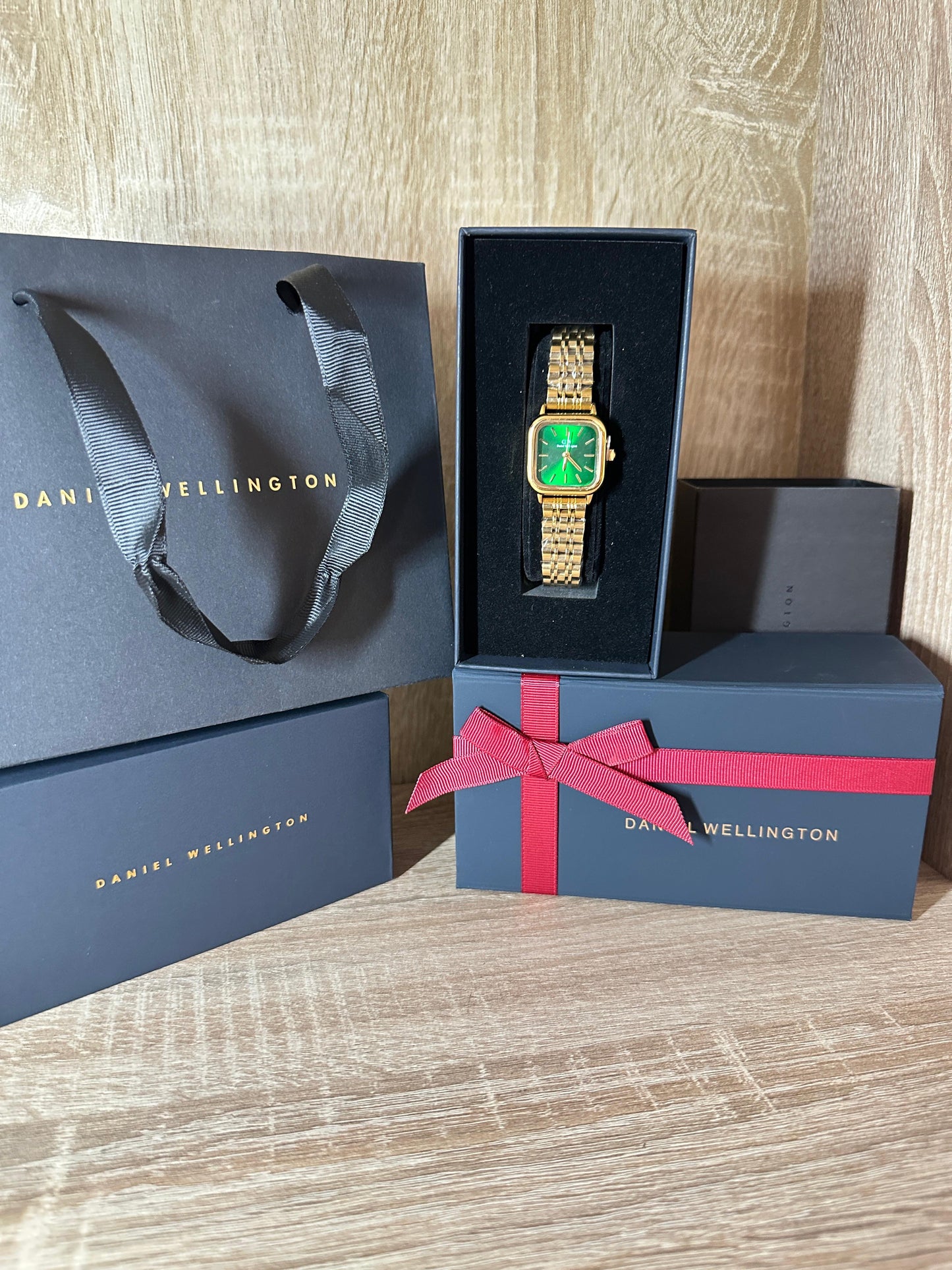 DW FEMMES ACIER CARRÉ COFFRET