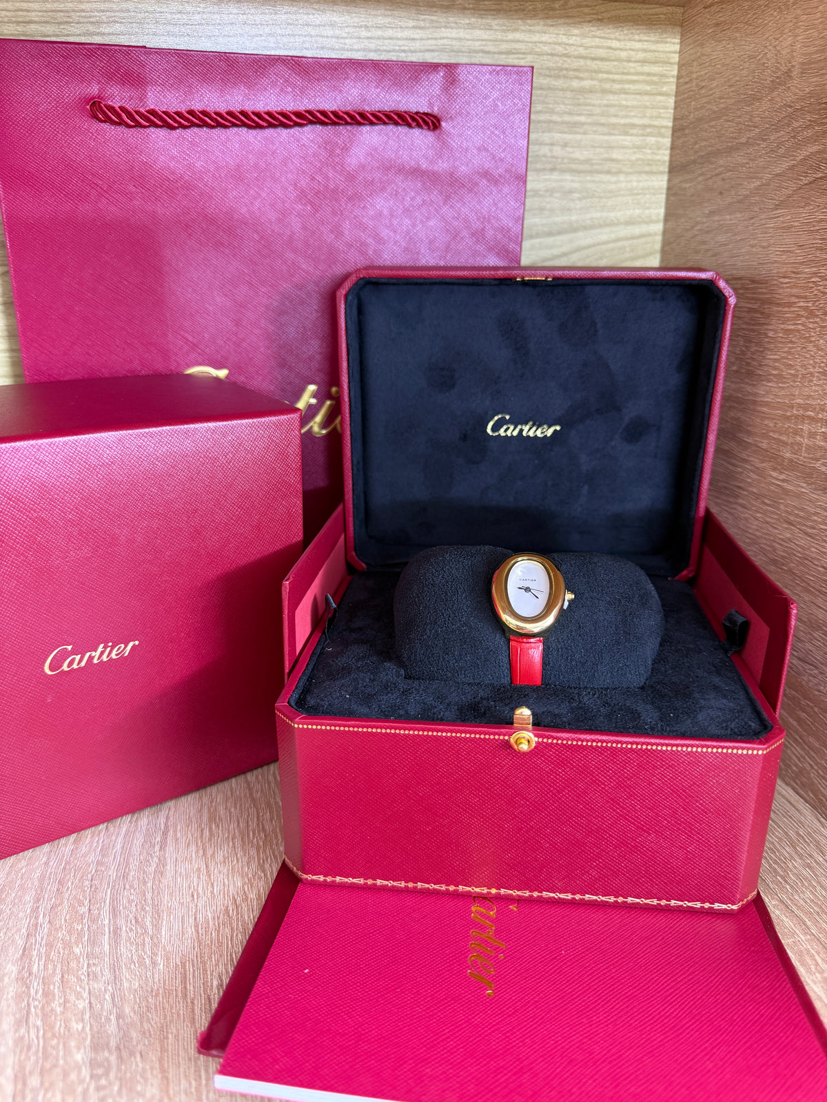CARTIER FEMMES OVAL CUIR 2 AVEC COFFRET