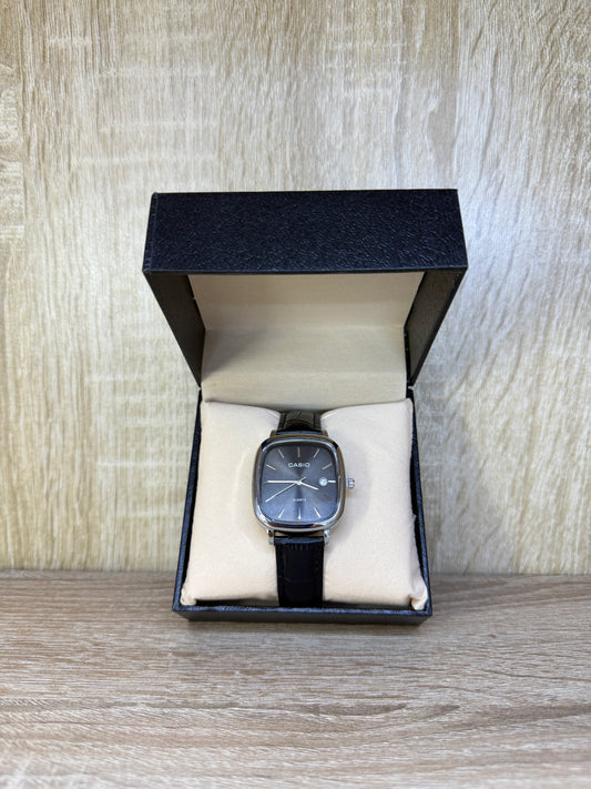 CASIO CARRÉ CUIR