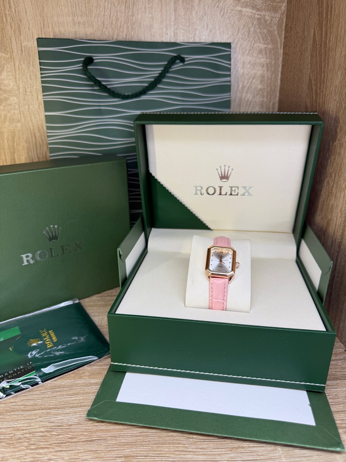 ROLEX FEMMES CUIR ROSE AVEC COFFRET
