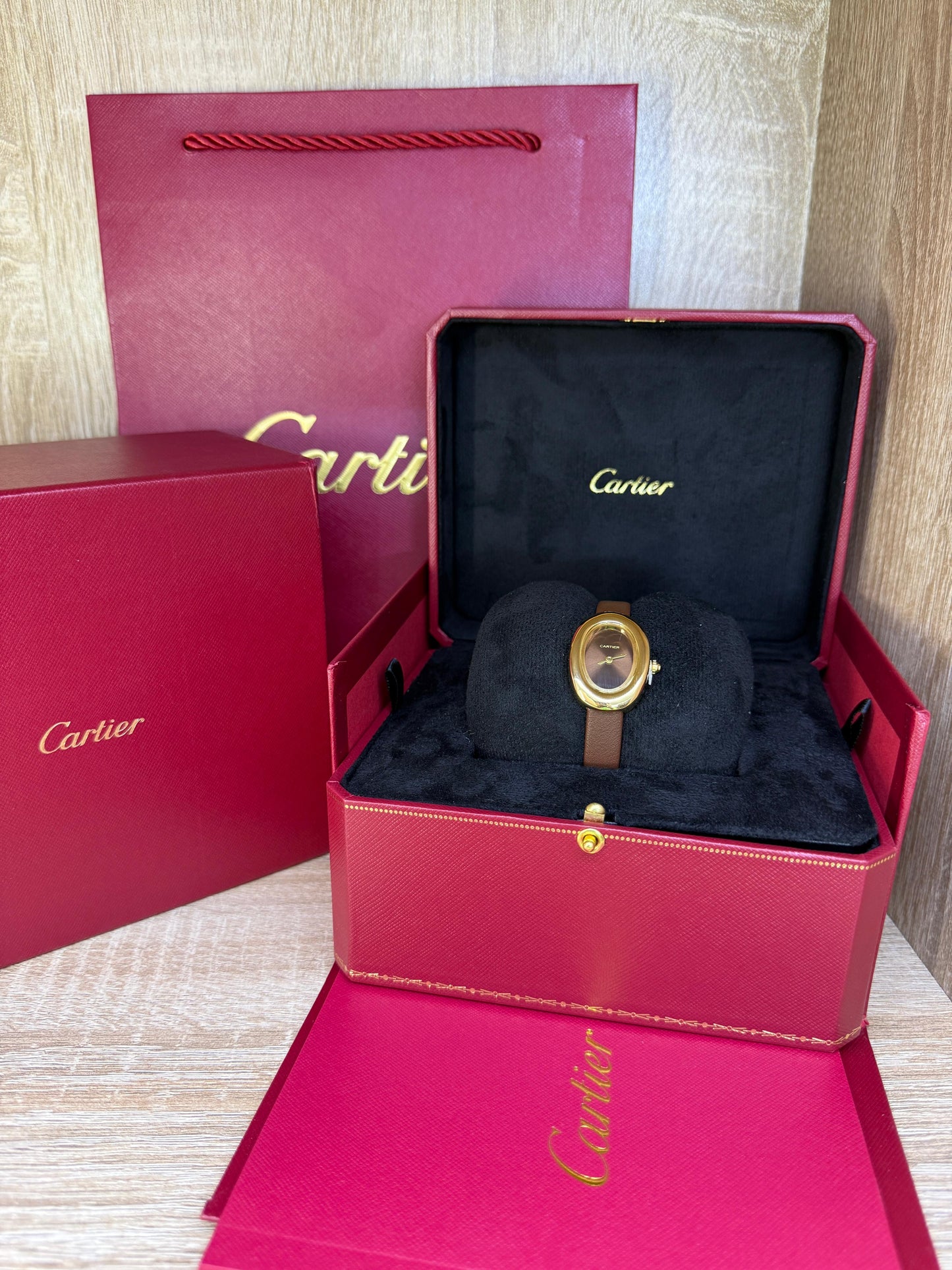 CARTIER FEMMES OVAL CUIR COFFRET