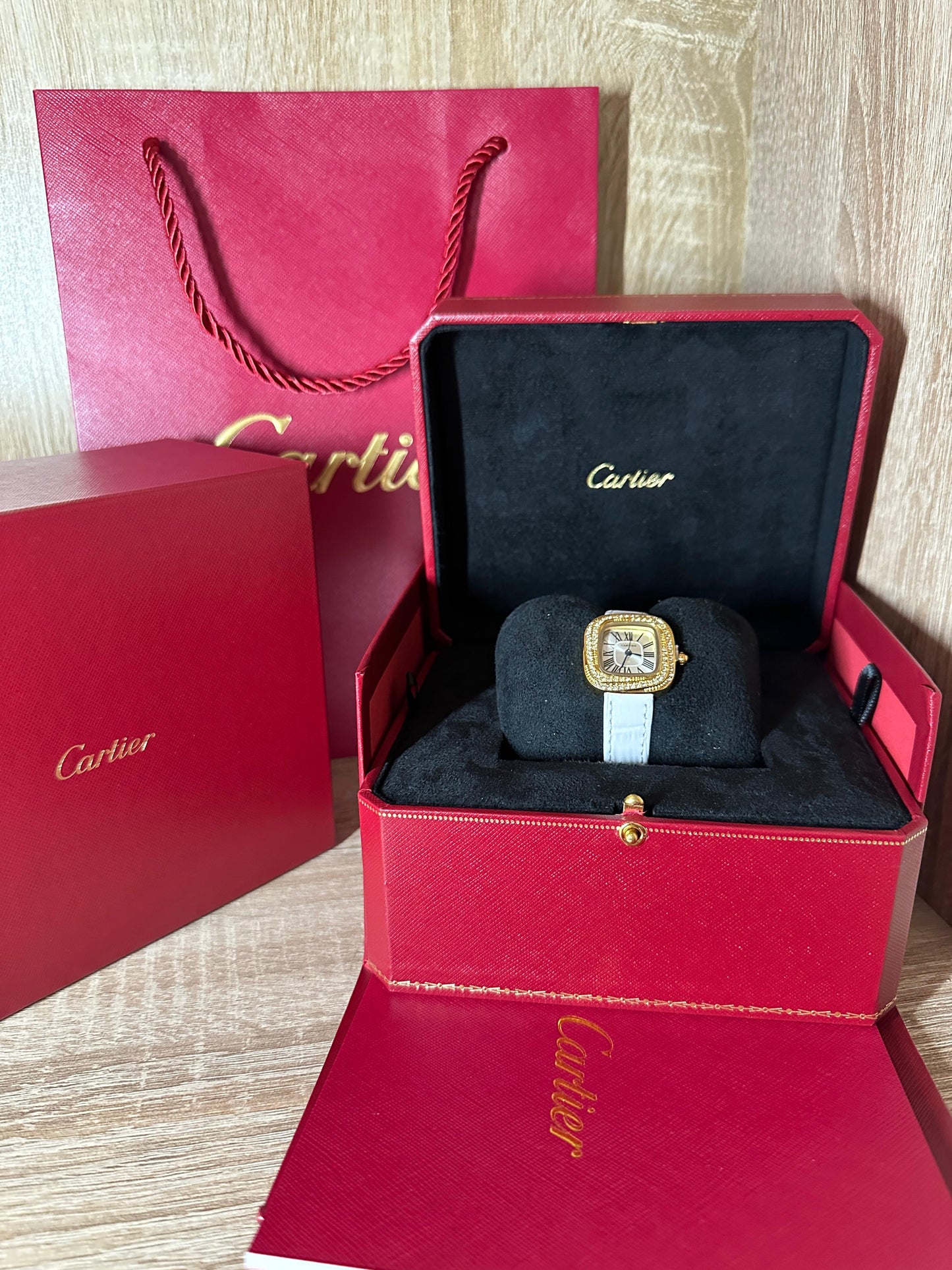 CARTIER FEMMES CARRE CUIR DIAMONDS COFFRET