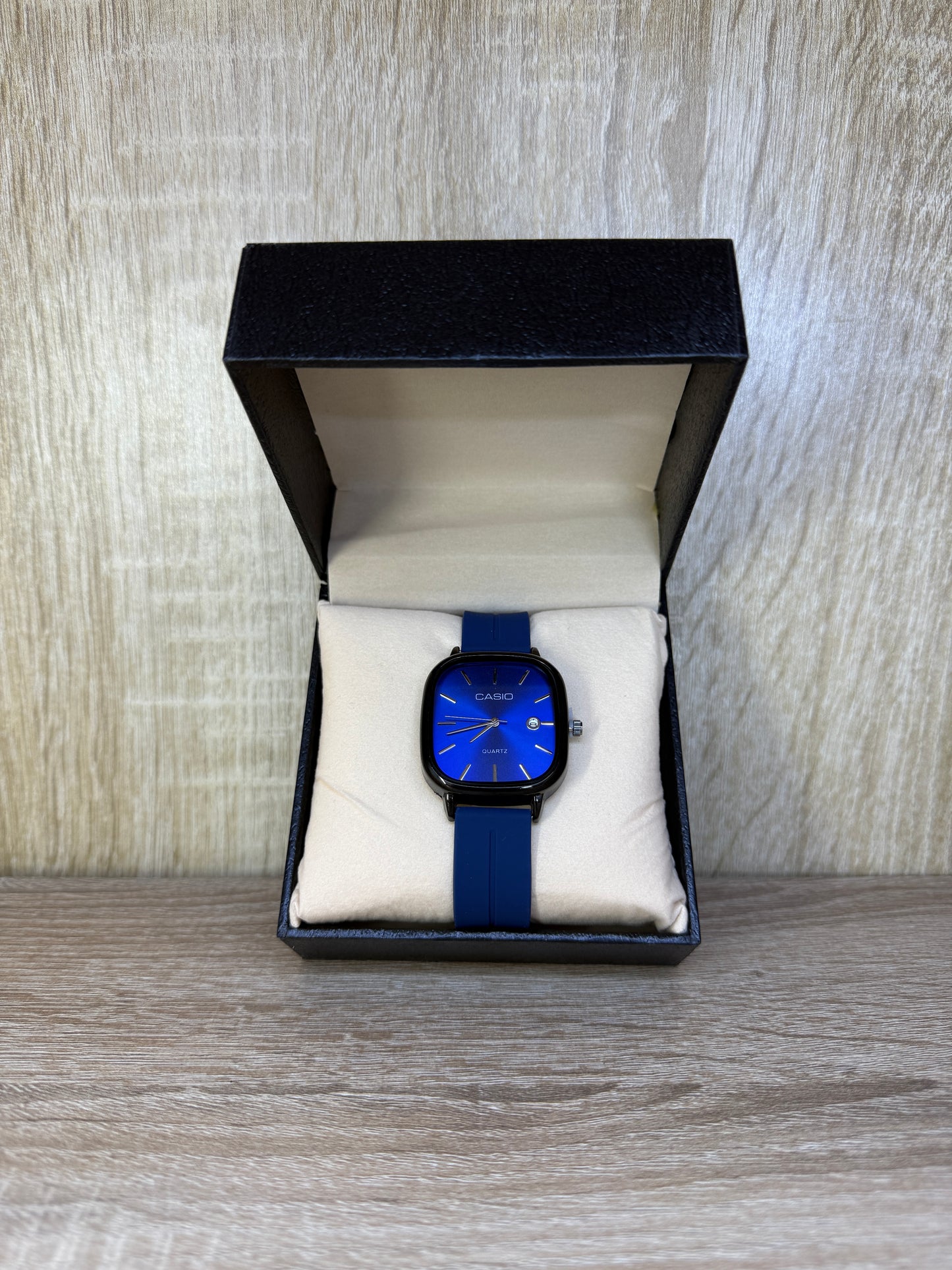 CASIO CARRE HOMMES SILICONE BOITE SIMOLE