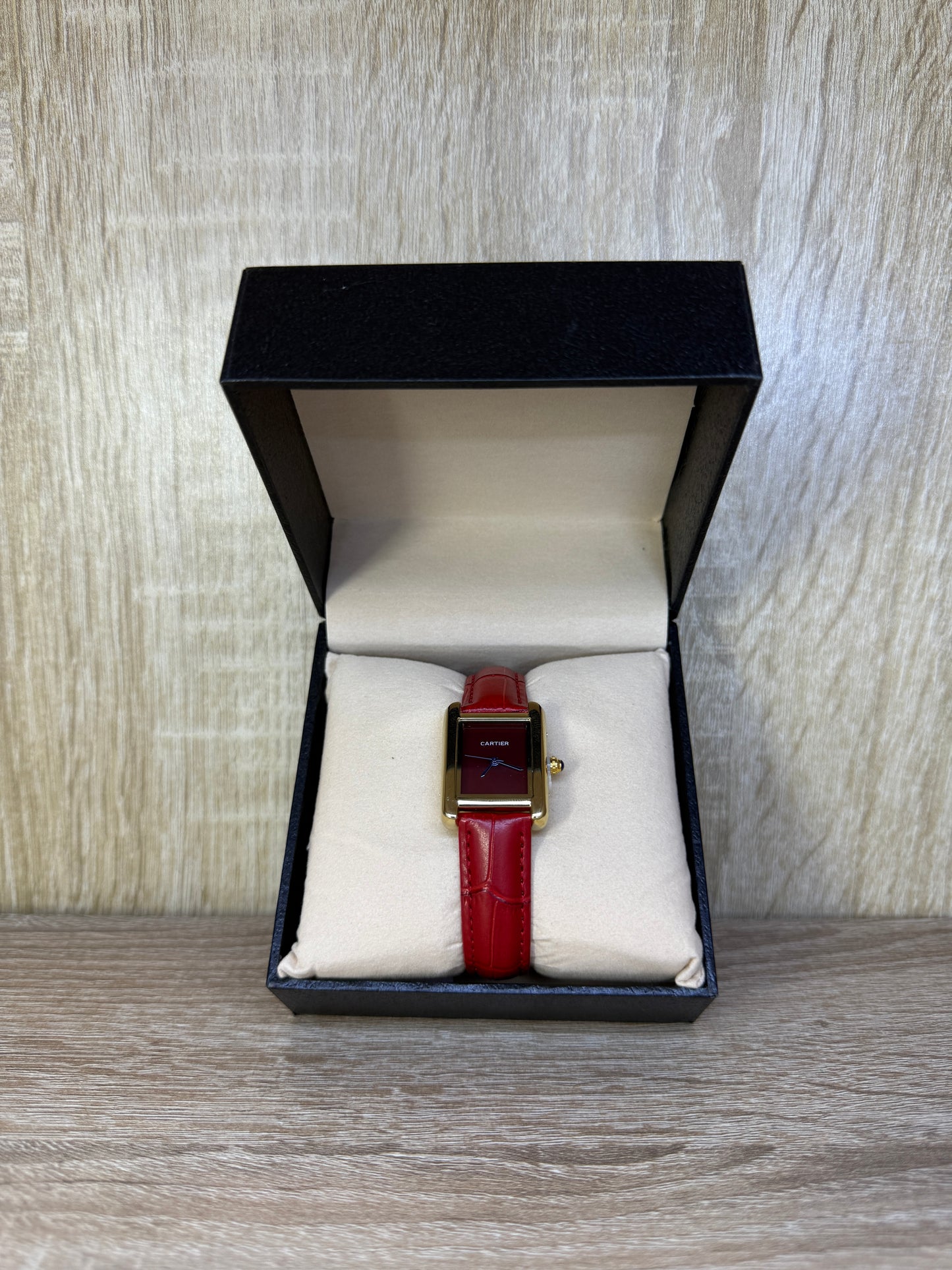 CARTIER FEMMES TANK MUST BORDEAUX BOITE SIMPLE