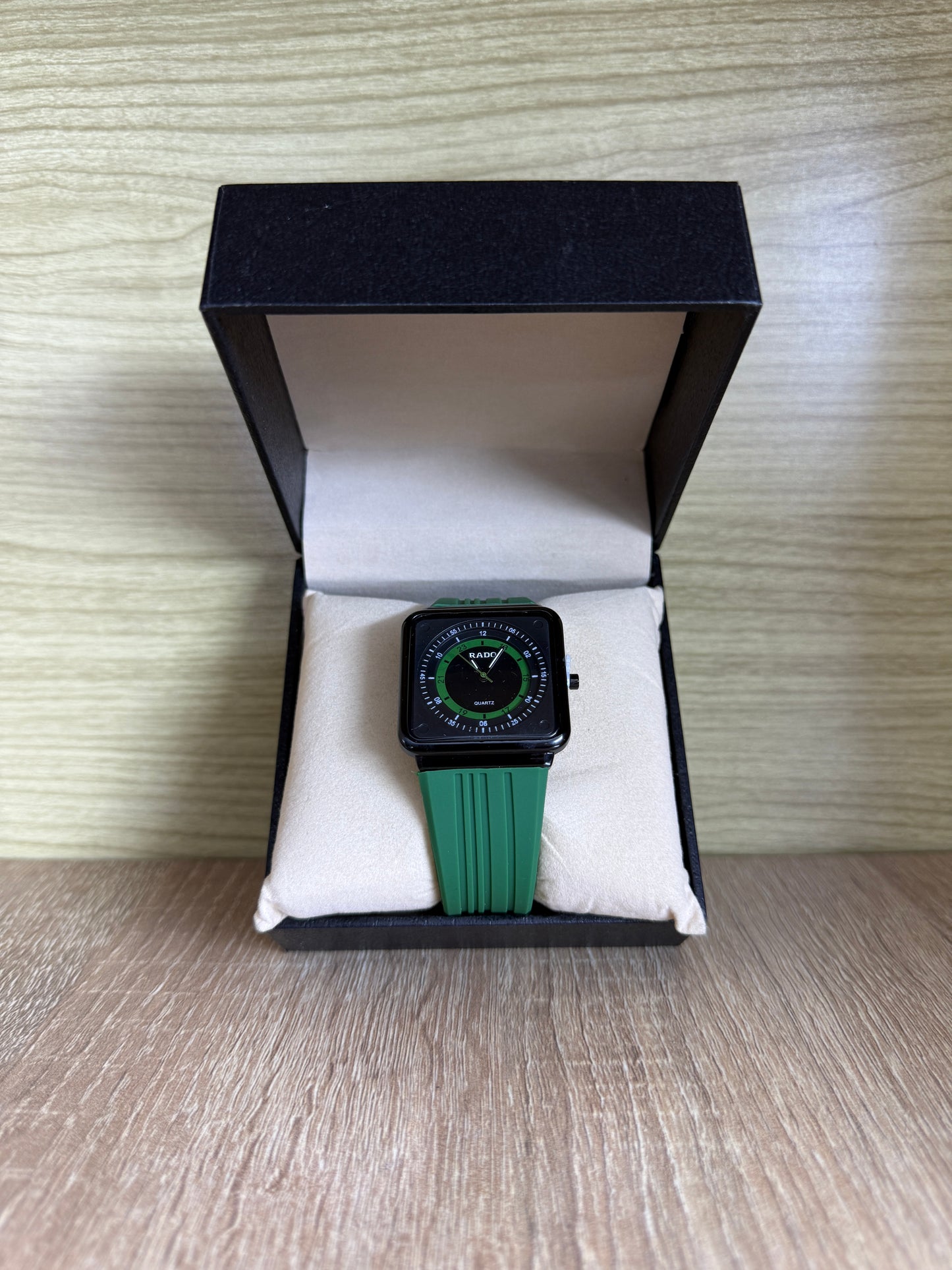 MONTRE RADO CARRE HOMMES BOITE SIMPLE