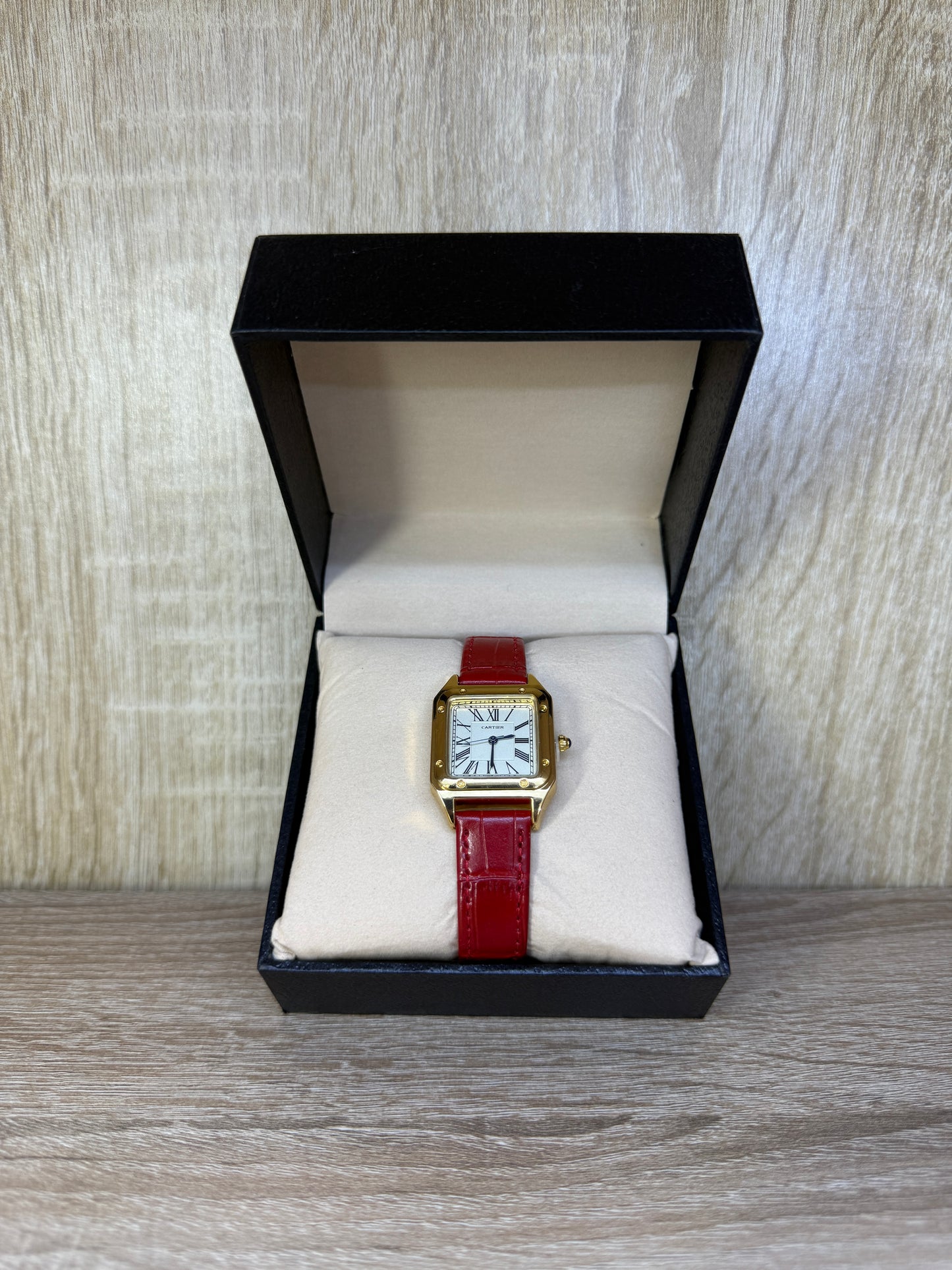 CARTIER SANTOS FEMMES CUIR CARRE BOITE SIMPLE