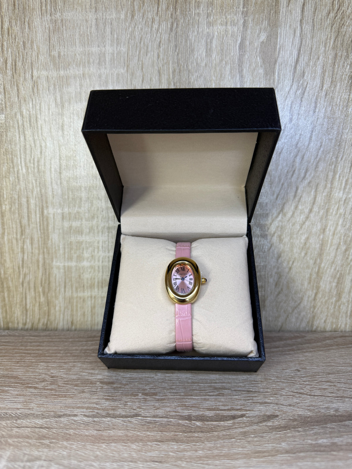 CARTIER FEMMES OVAL CUIR BOITE SIMPLE
