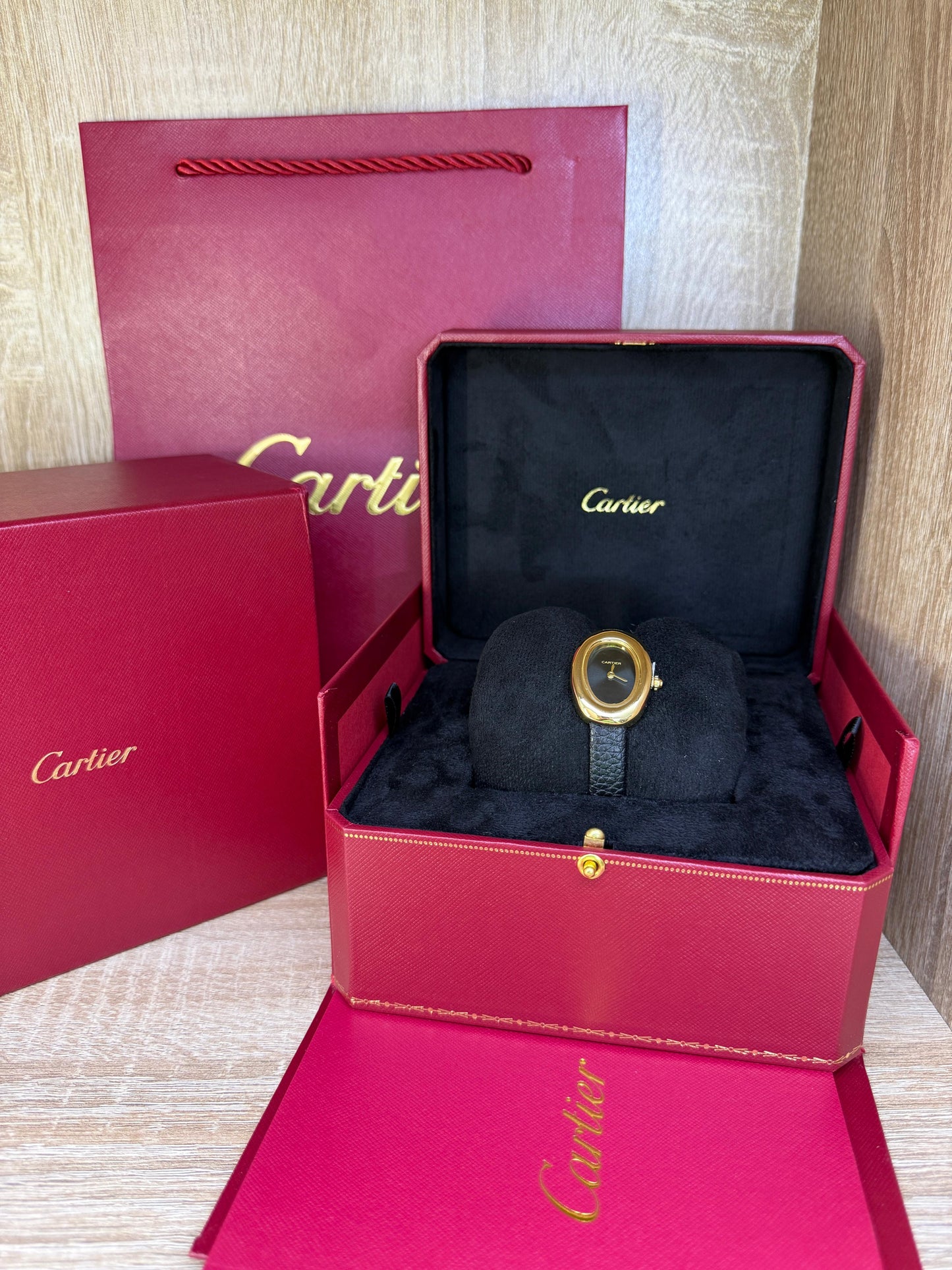 CARTIER FEMMES OVAL CUIR COFFRET