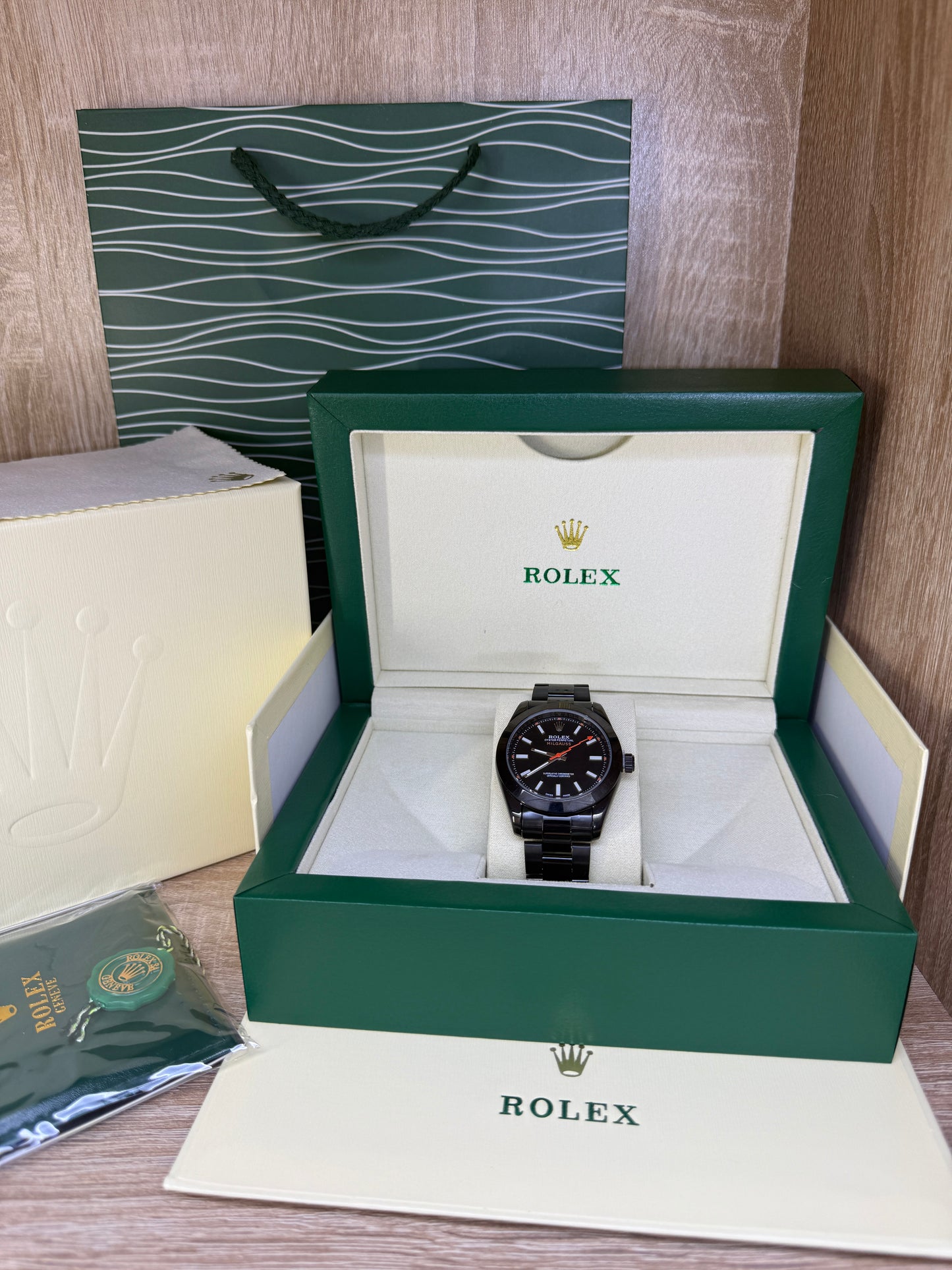 ROLEX MILGAUSS FULL BLACK COFFRET