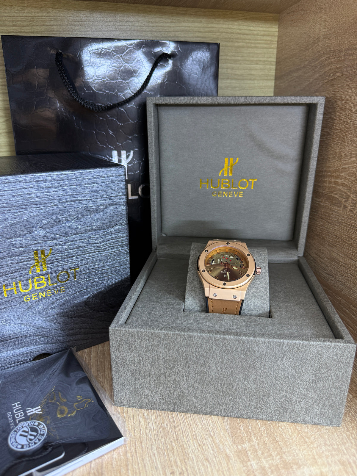 HUBLOT SKELETONE HOMMES AVEC COFFRET