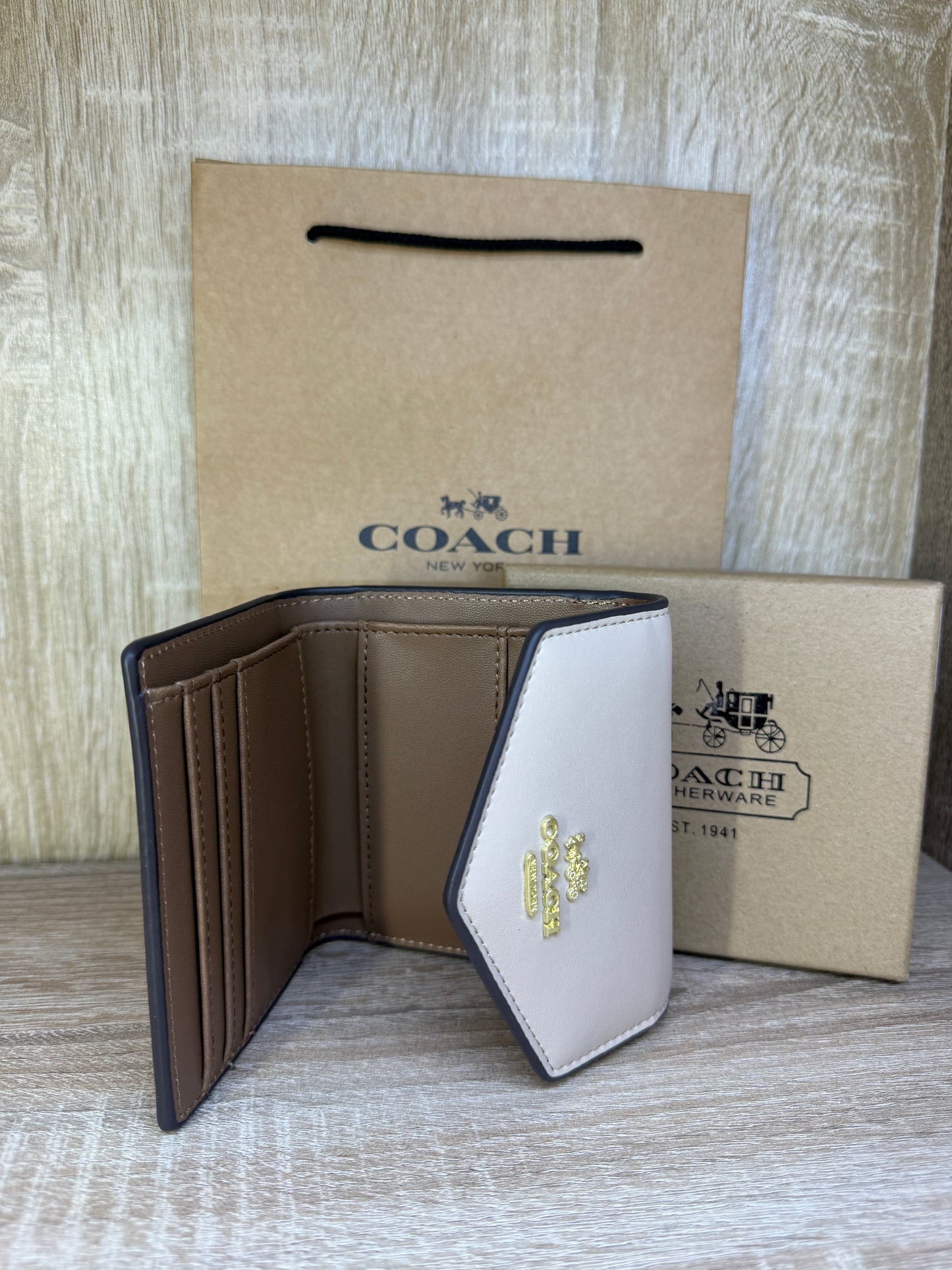 PORTE MONNAIE FEMMES COACH BEIGE V AVEC SACHET