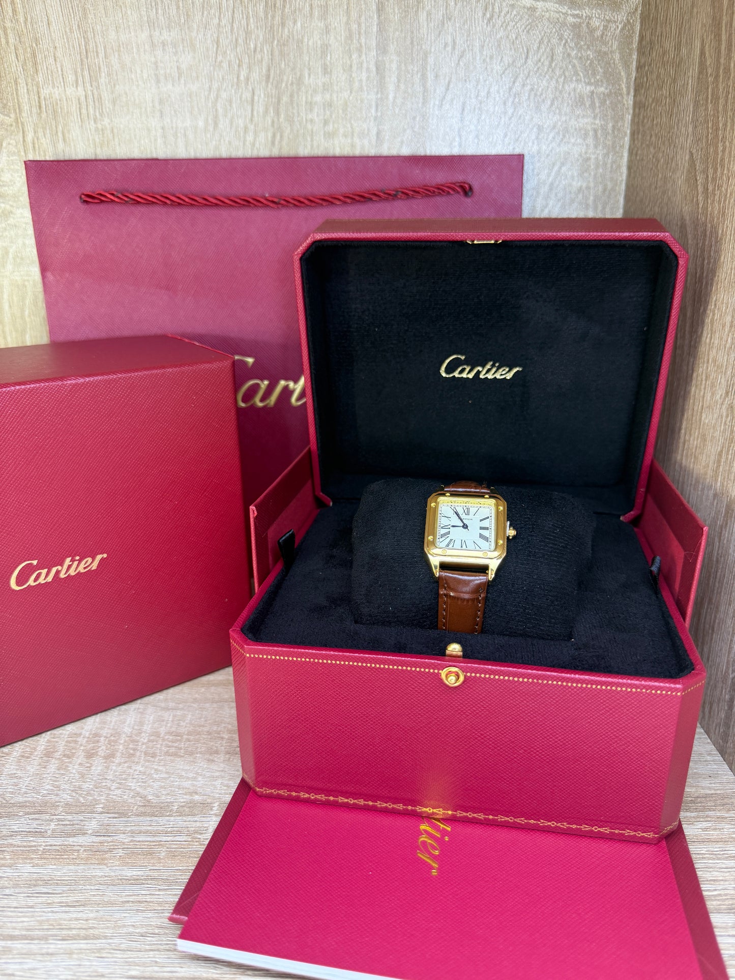 CARTIER SANTOS FEMMES CARRE CUIR AVEC COFFRET