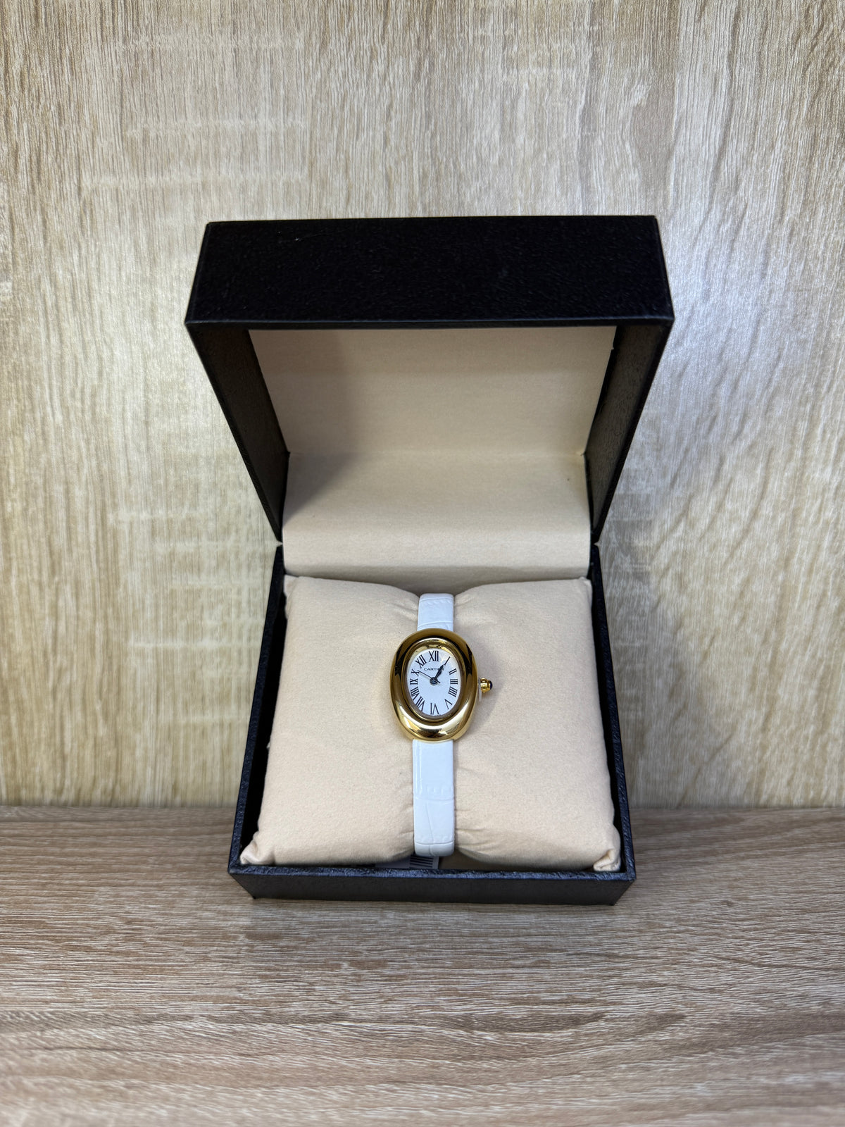 CARTIER FEMMES OVAL CUIR BOITE SIMPLE
