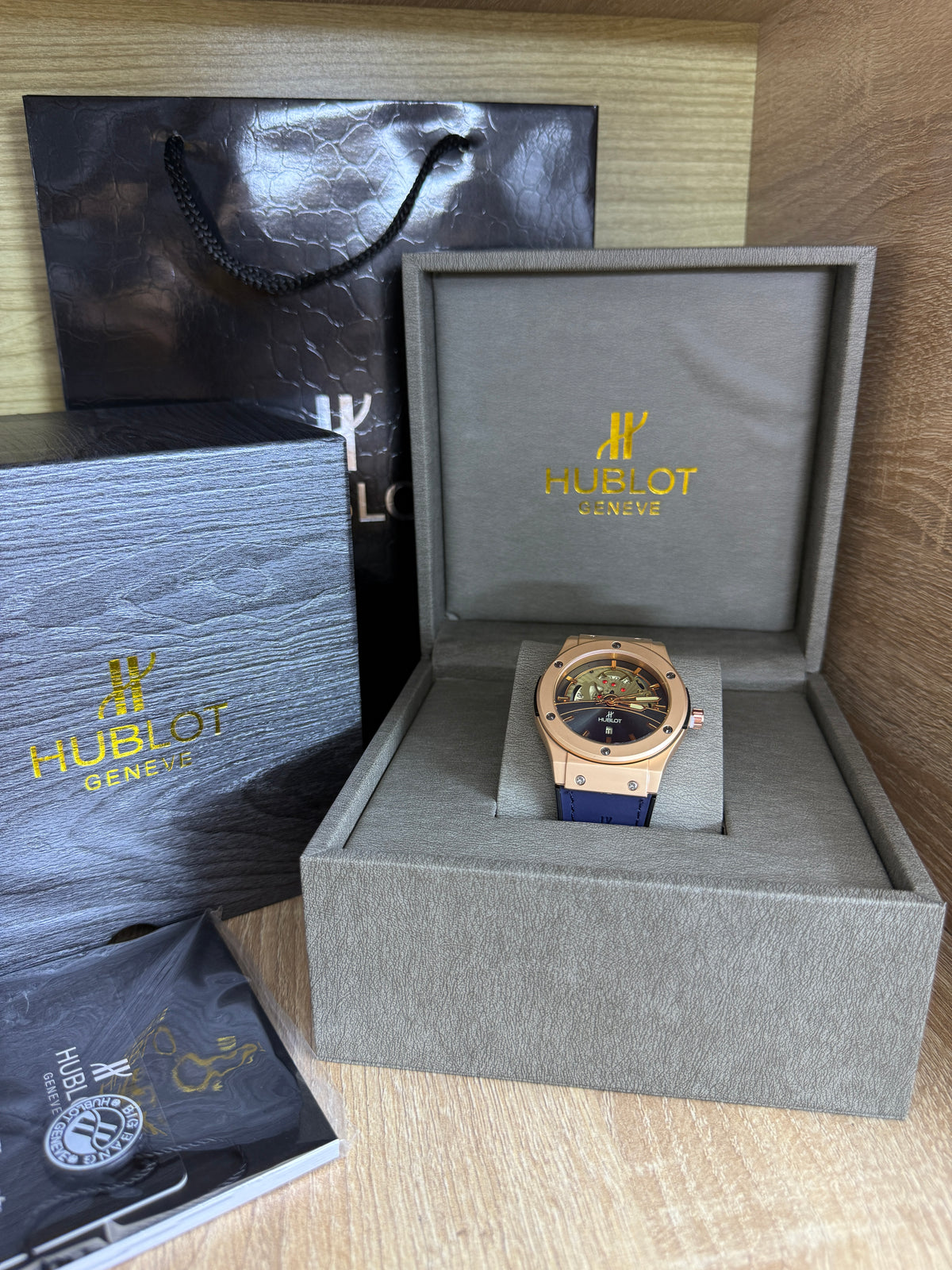 HUBLOT SKELETONE HOMMES AVEC COFFRET
