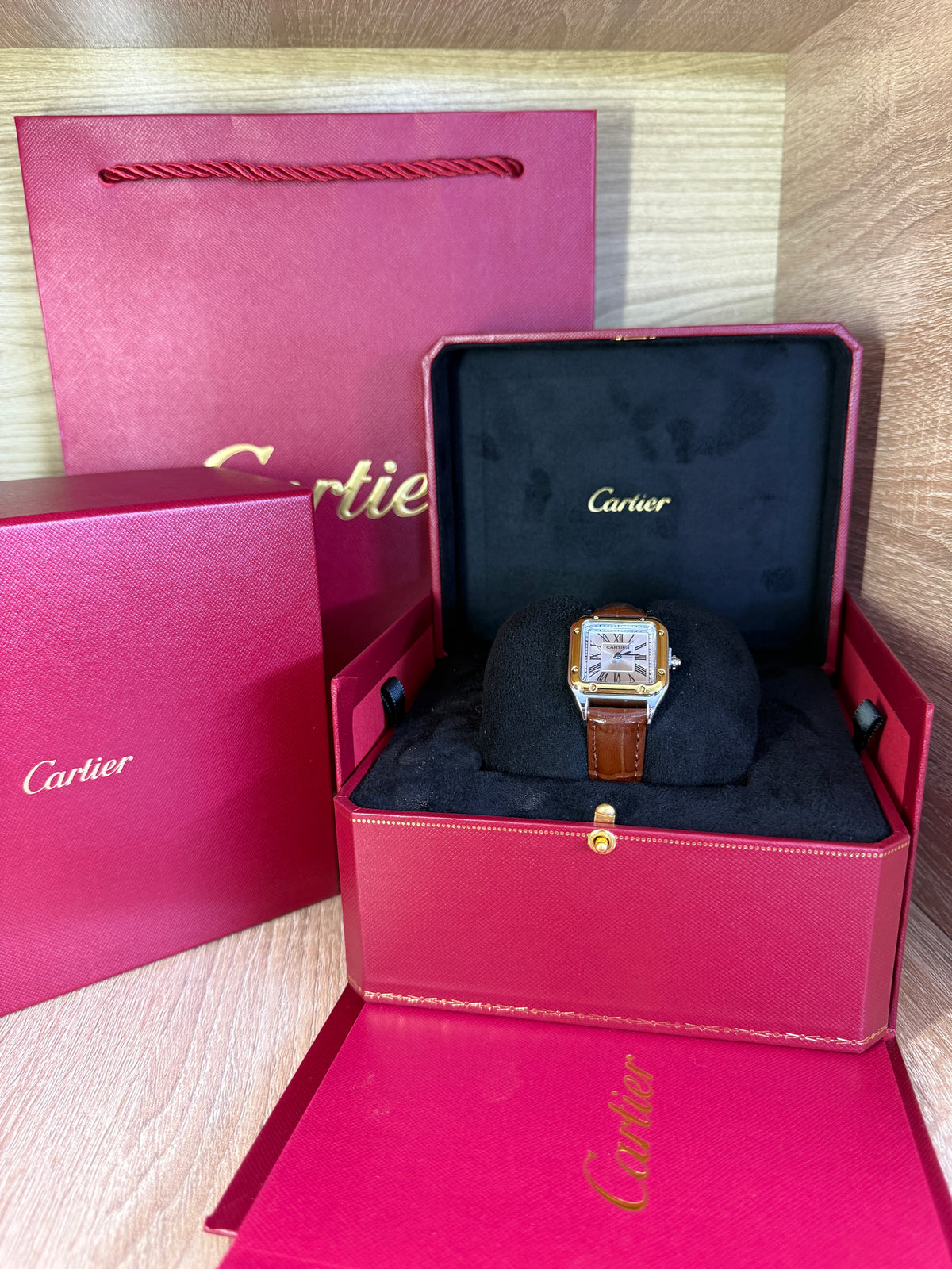 CARTIER SANTOS FEMMES CARRE CUIR AVEC COFFRET