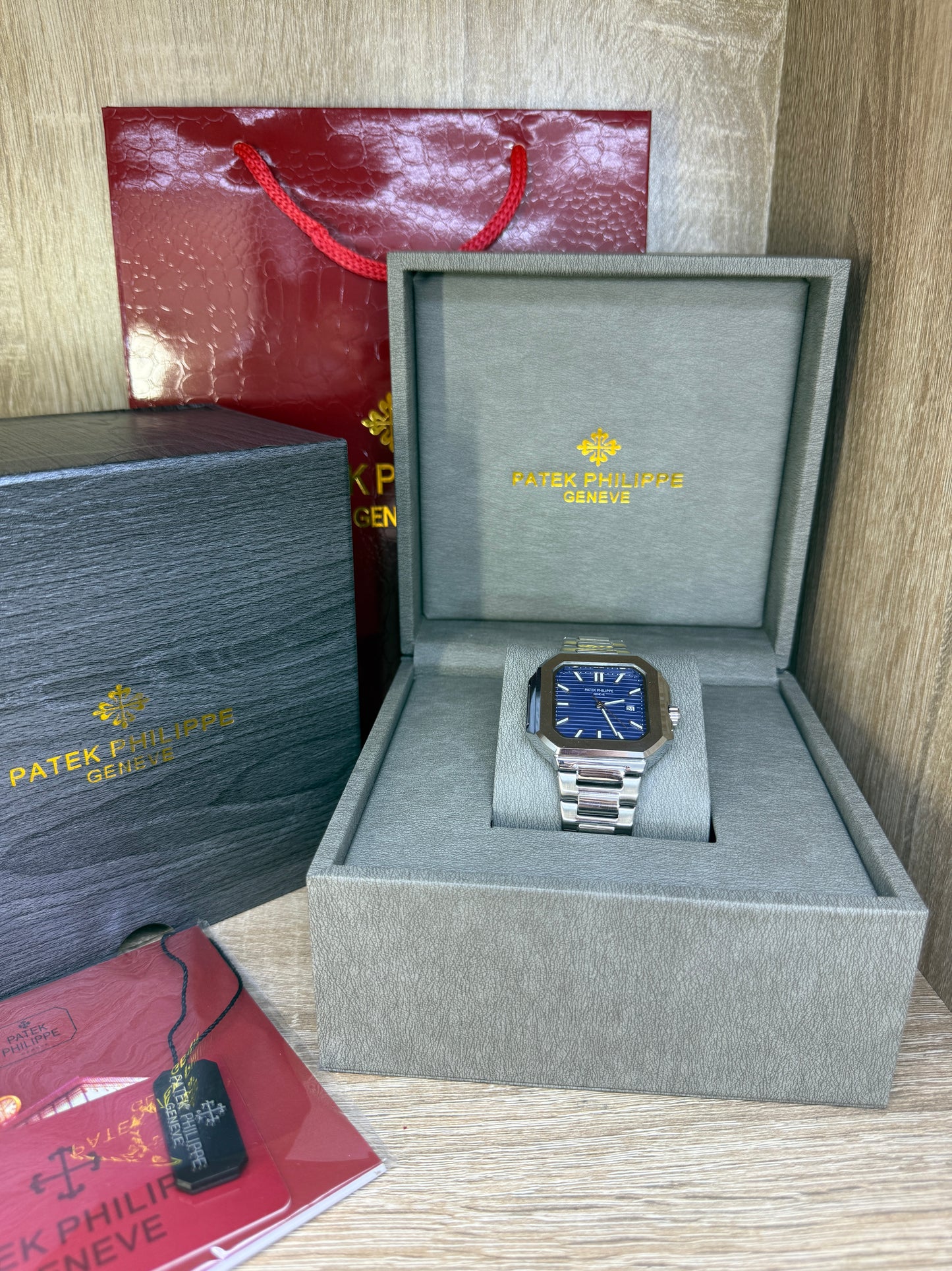 PATEK CARRE ACIER HOMMES AVEC COFFRET