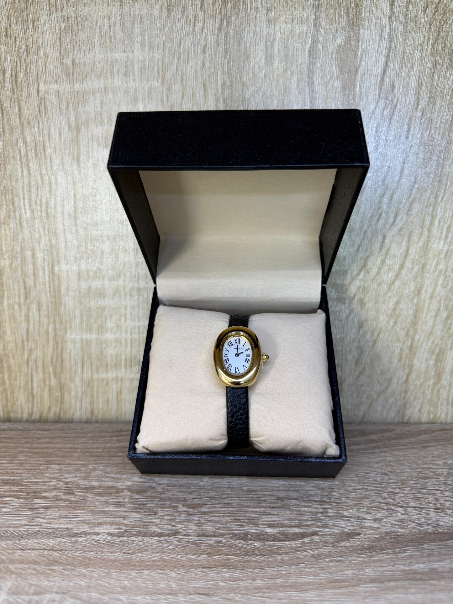 CARTIER FEMMES OVAL CUIR BOITE SIMPLE