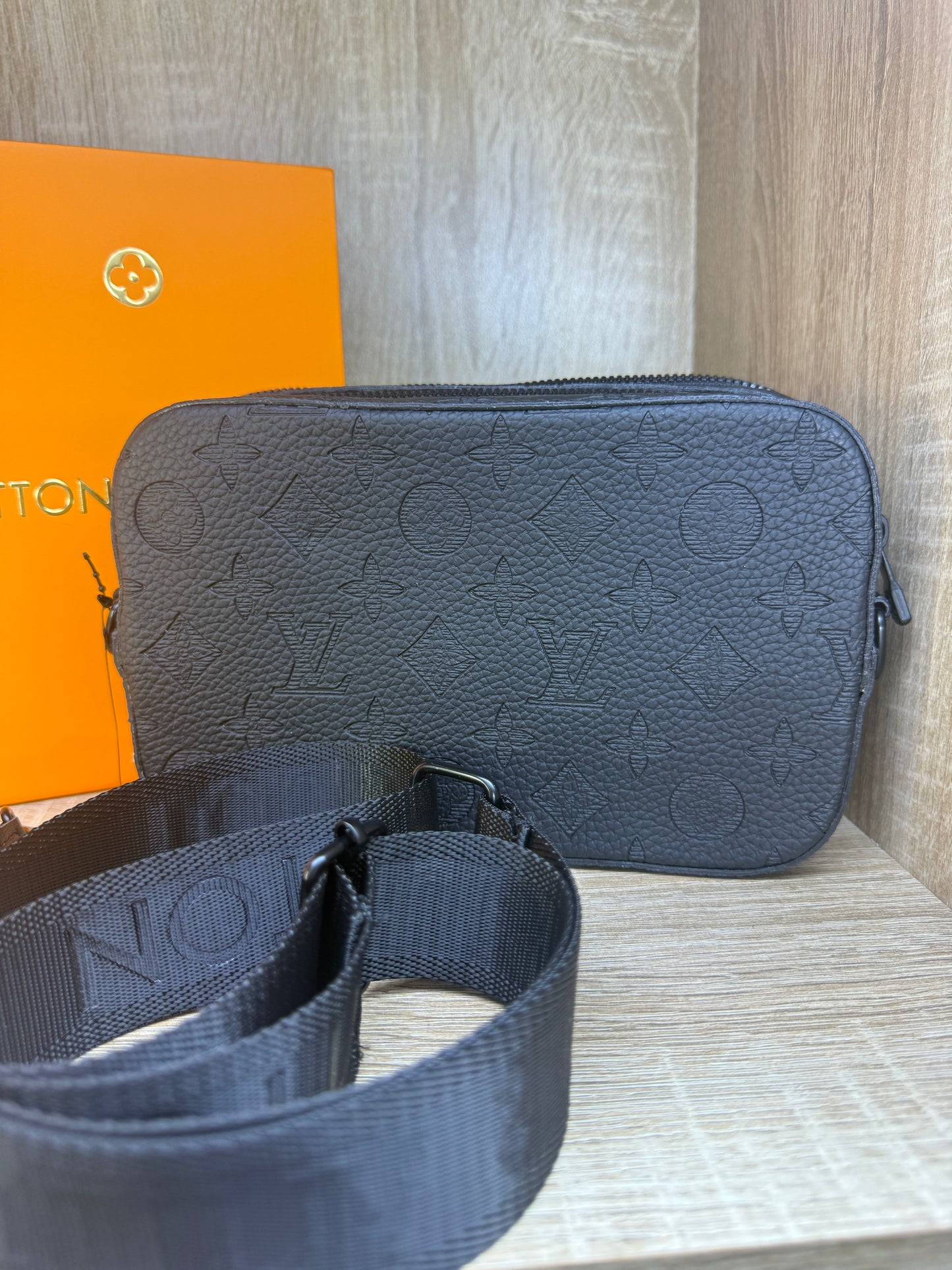 SAC LV HOMMES NEW PETITE ETOILE  AVEC PACKAGING