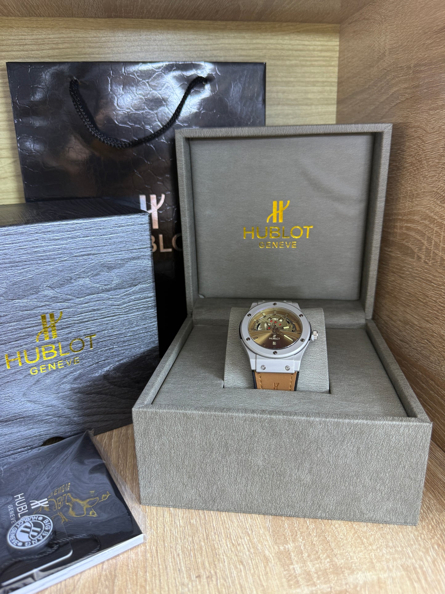 HUBLOT SKELETONE HOMMES AVEC COFFRET