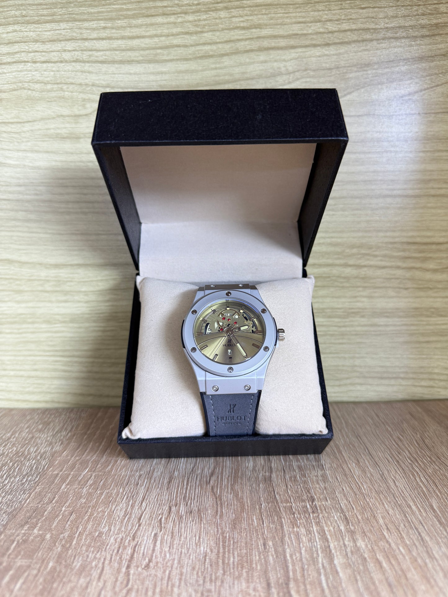 HUBLOT SKELETONE HOMMES BOITE SIMPLE
