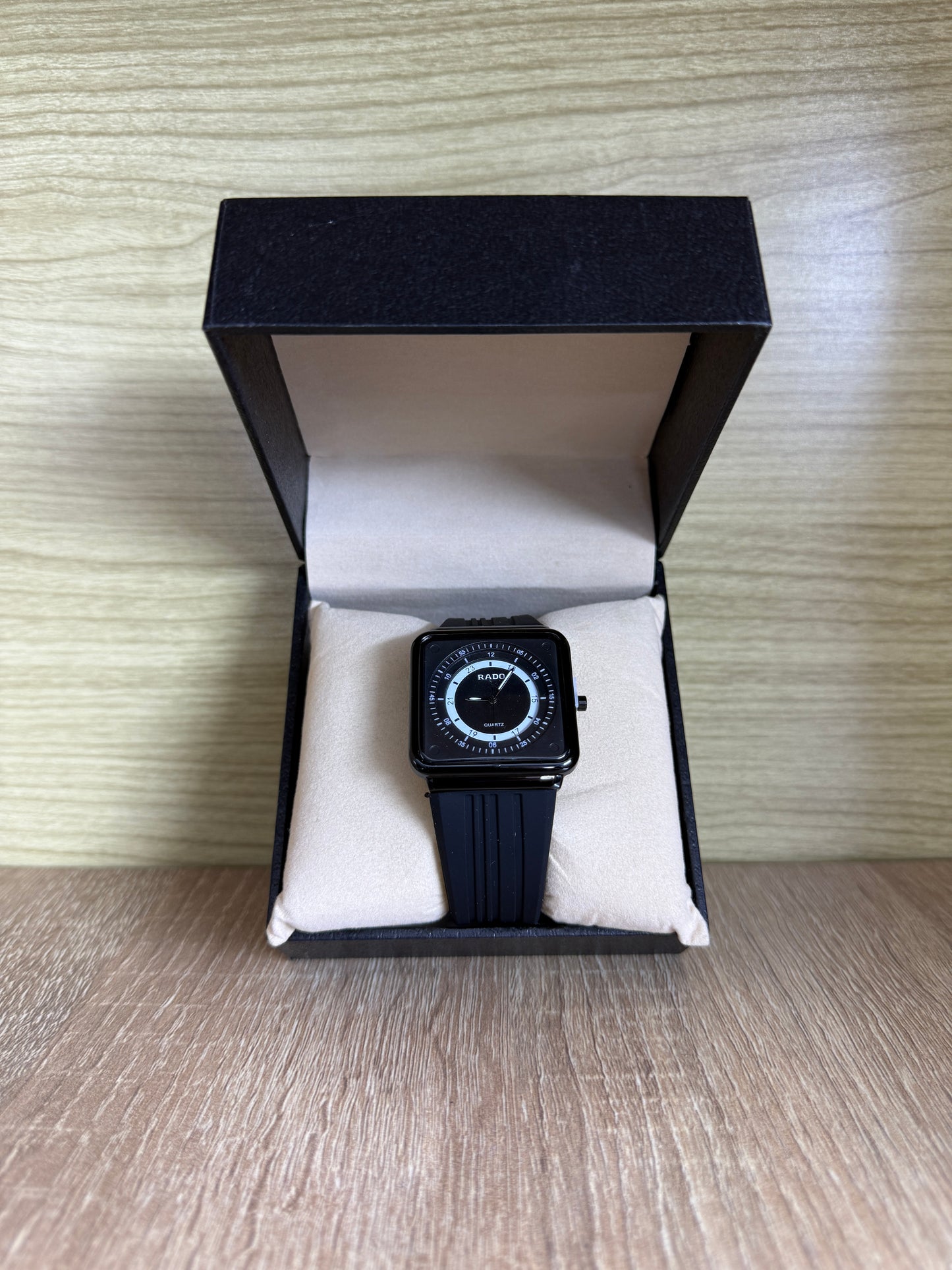 MONTRE RADO CARRE HOMMES BOITE SIMPLE