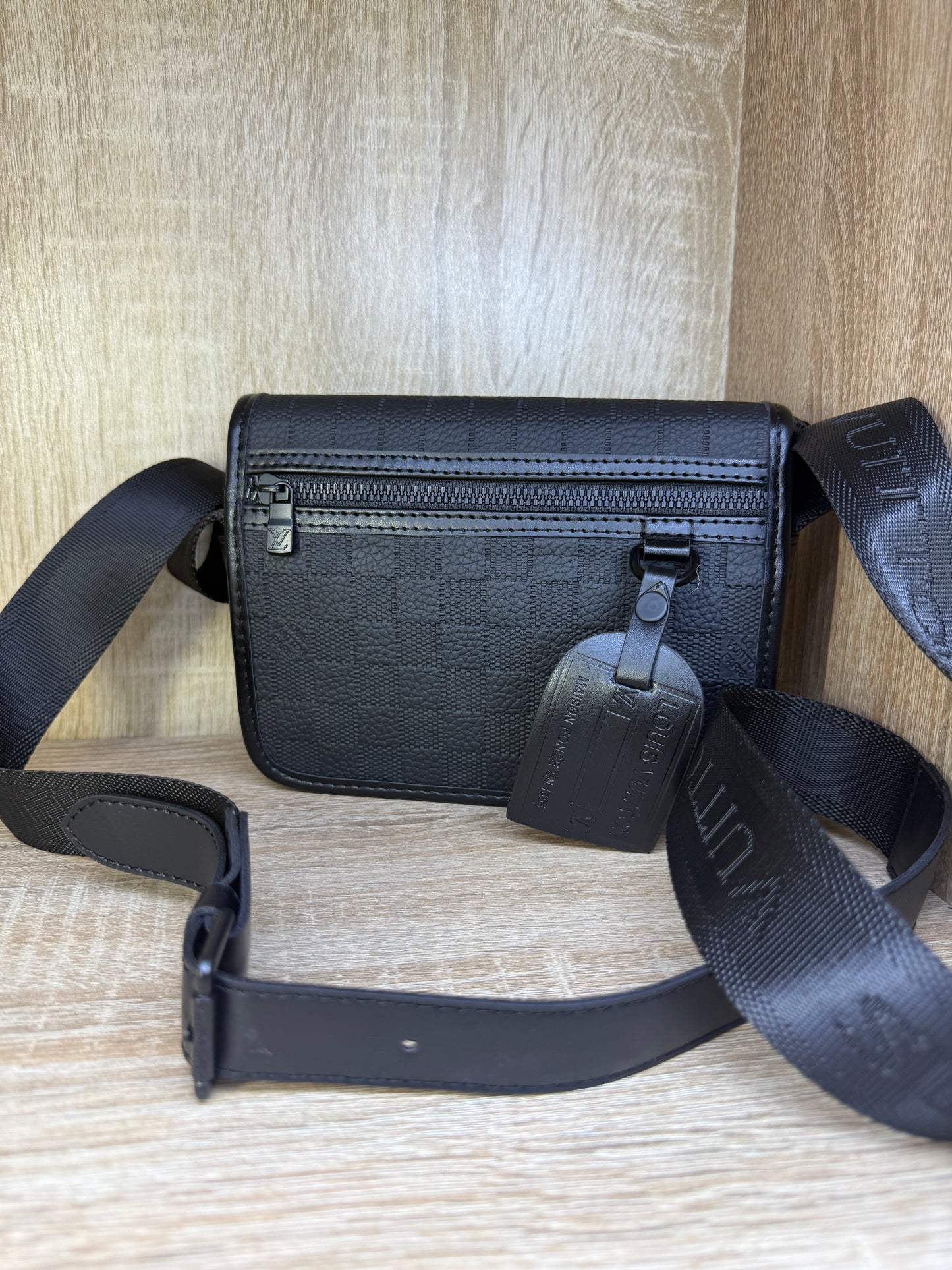 SAC LV HOMMES CARRE NOIR