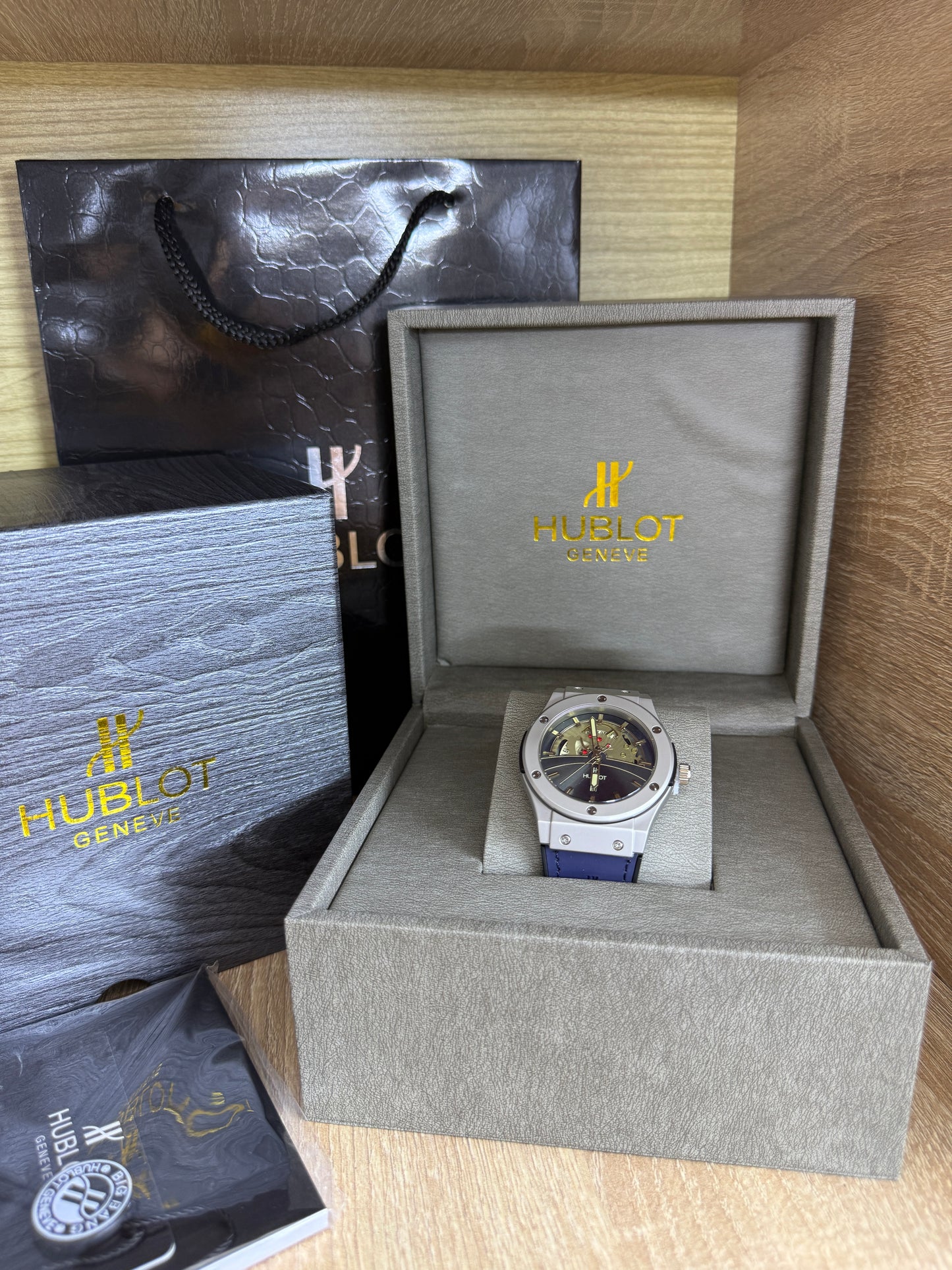 HUBLOT SKELETONE HOMMES AVEC COFFRET