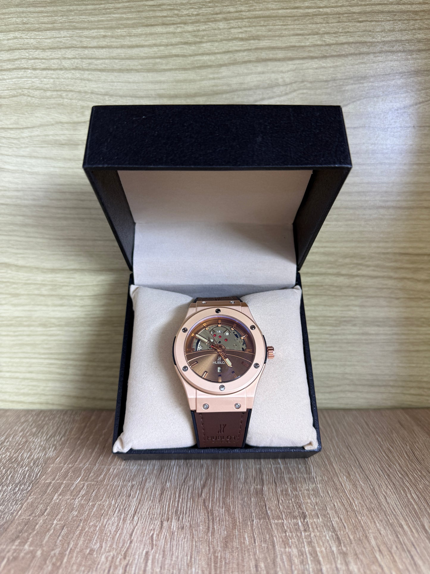 HUBLOT SKELETONE HOMMES BOITE SIMPLE