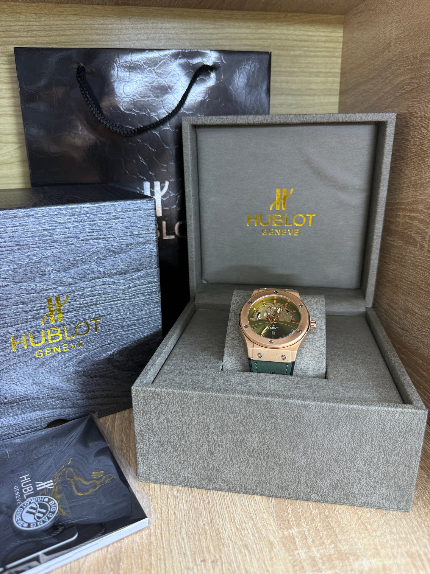HUBLOT SKELETONE HOMMES AVEC COFFRET