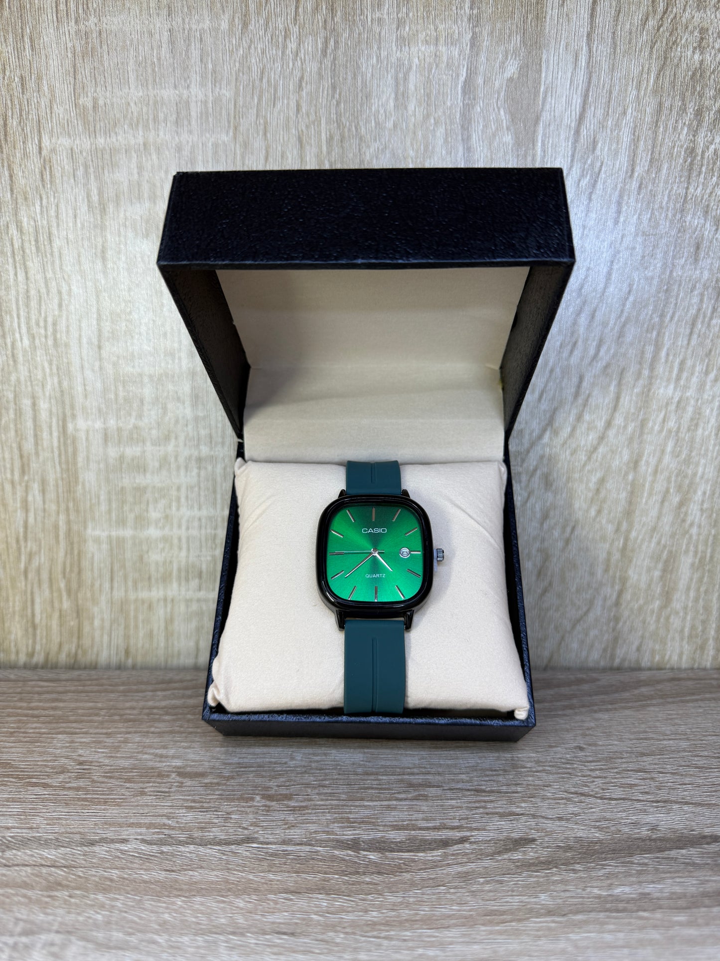 CASIO CARRE HOMMES SILICONE BOITE SIMOLE
