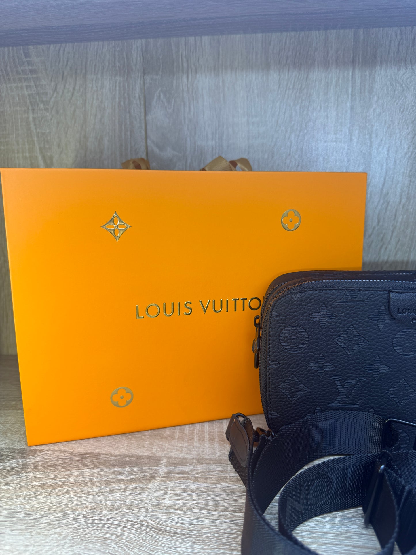 SAC LV HOMMES NEW PETITE ETOILE  AVEC PACKAGING