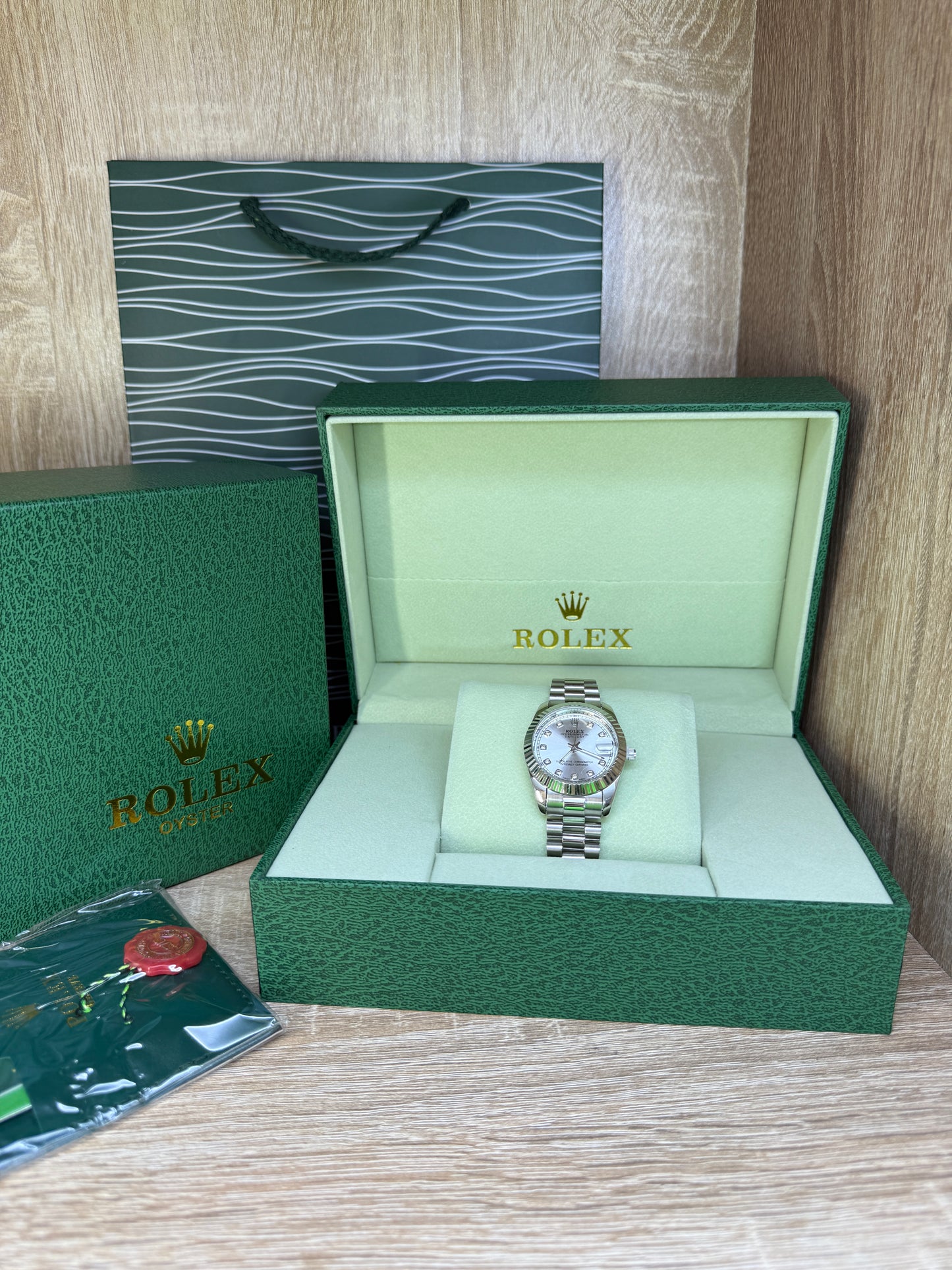 ROLEX FEMMES GRIS BLANC AVEC COFFRET
